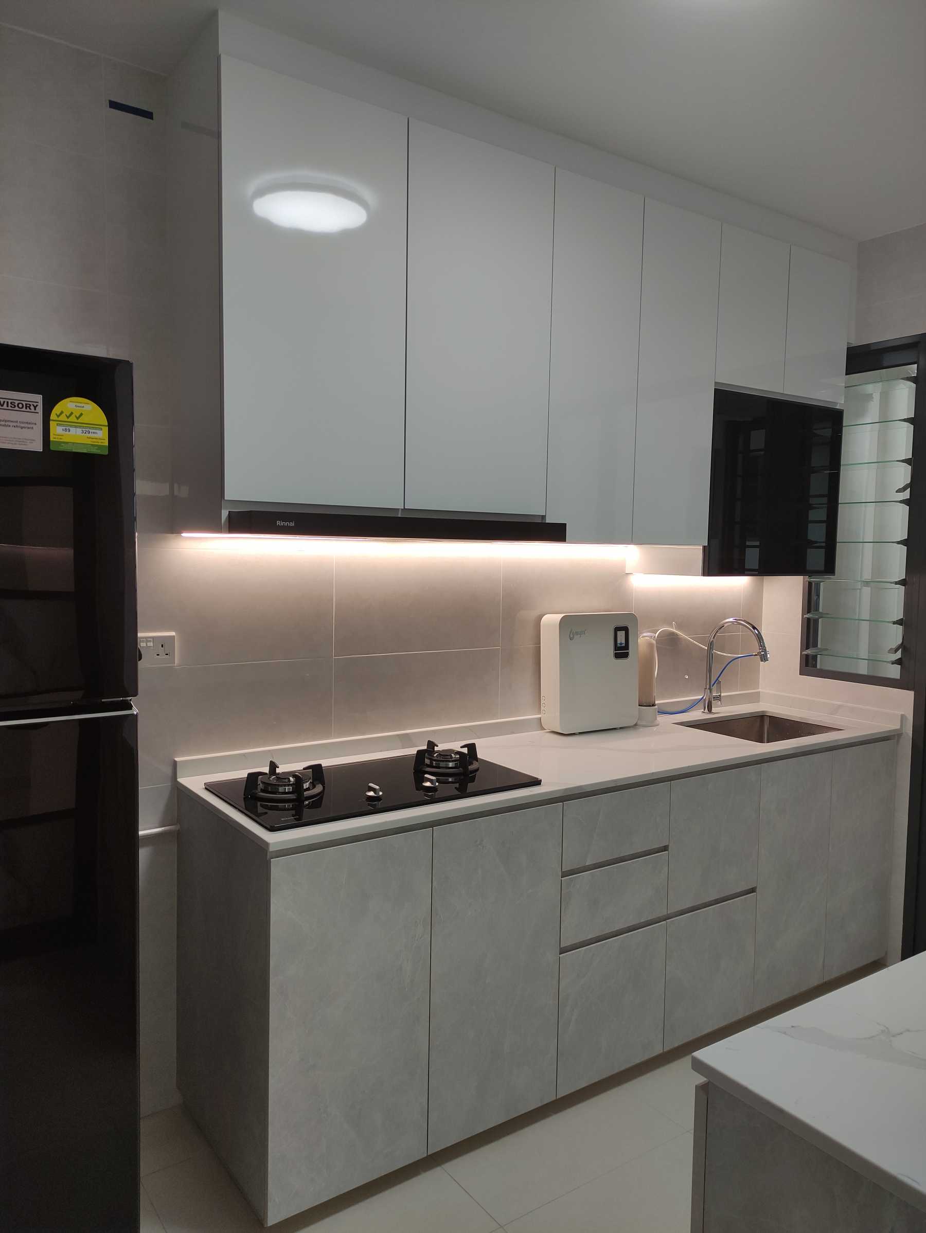 Scandinavian Kitchen with Homogeneous Tiles and Parquet Floor