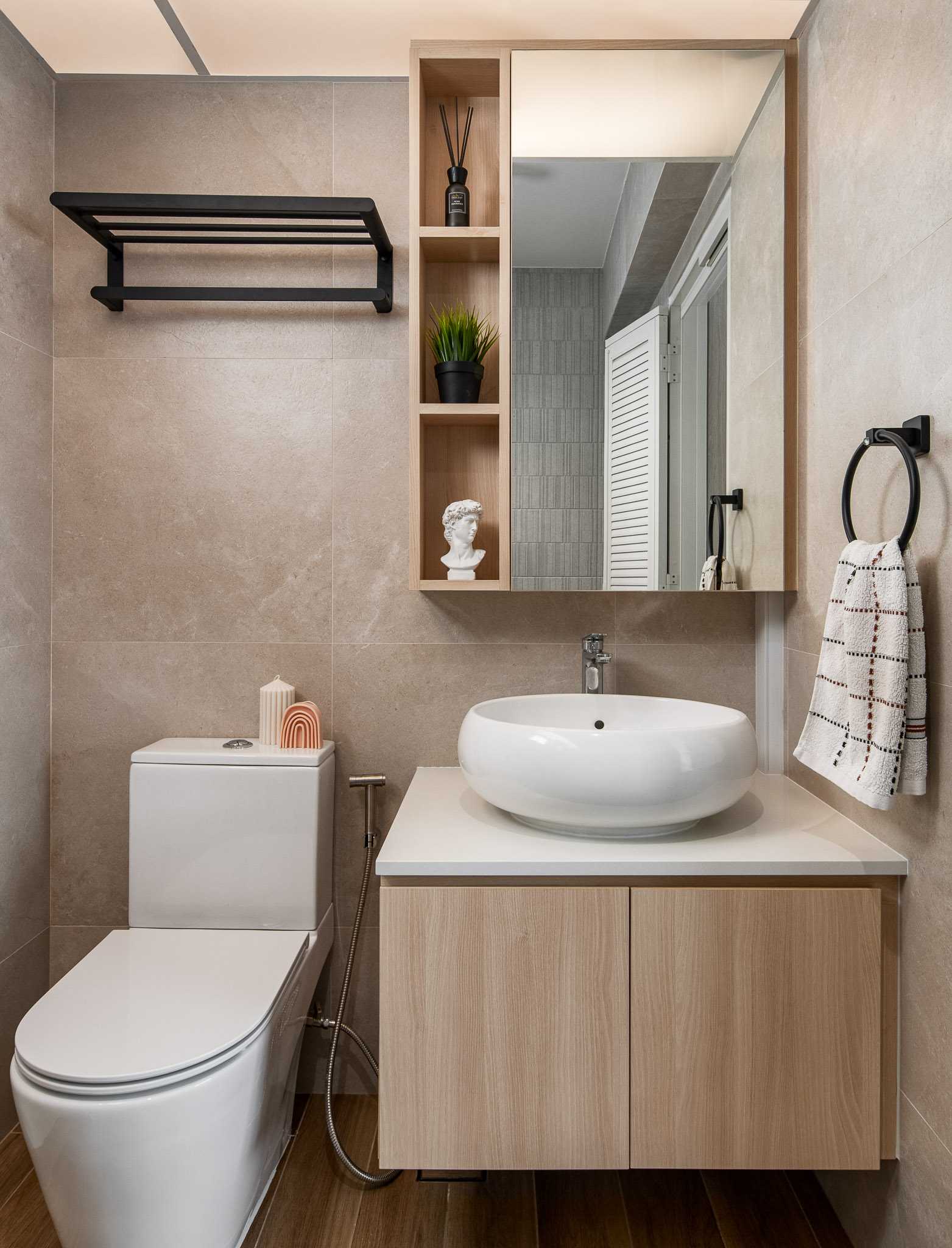 Scandinavian Bathroom with Countertop and Homogeneous Tiles