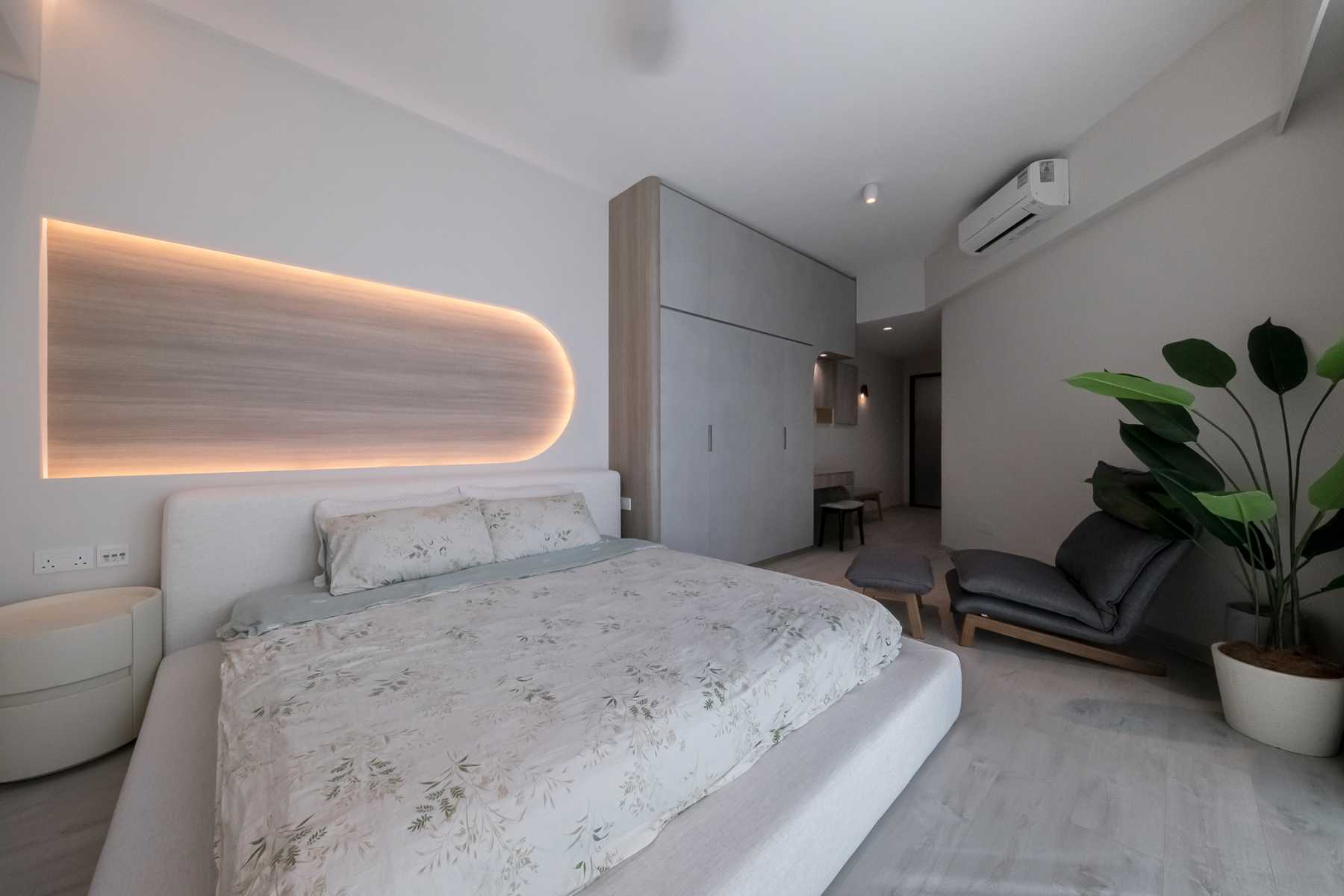 Scandinavian Bedroom with Vinyl Flooring and Drop Light