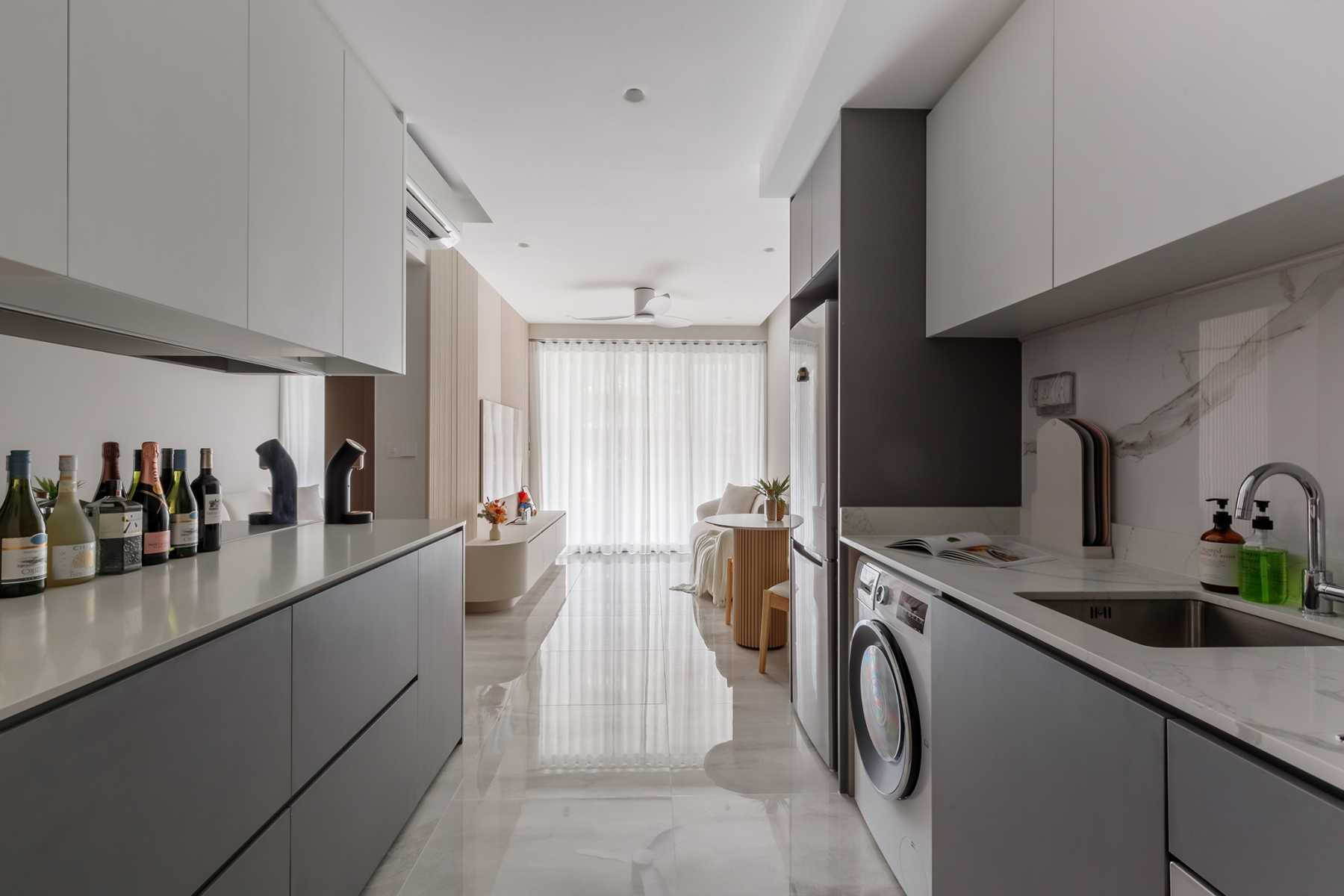 Minimalist Kitchen with Open Kitchen and Kitchen Accessories