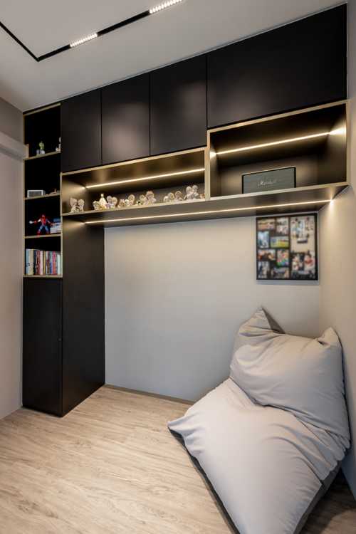 Minimalist Home Theatre at 68 UPPER SERANGOON VIEW