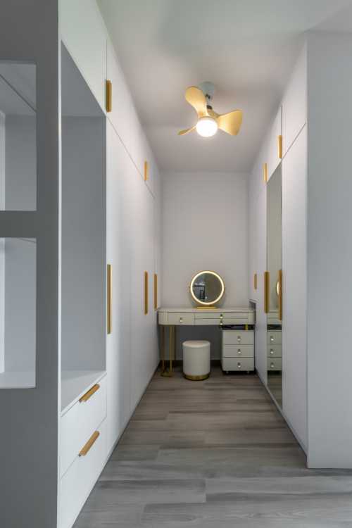 Modern Walk-in Wardrobe at 648 TAMPINES