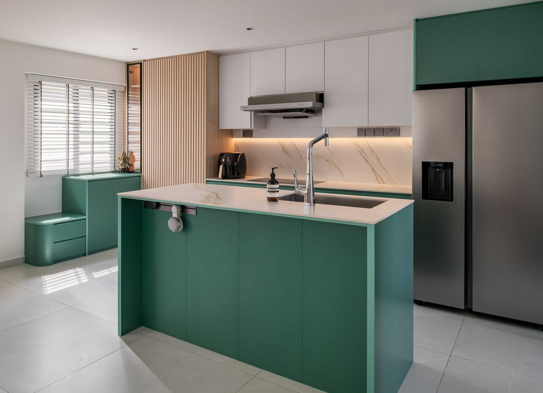 Scandinavian Kitchen with Homogeneous Tiles and Kitchen Island