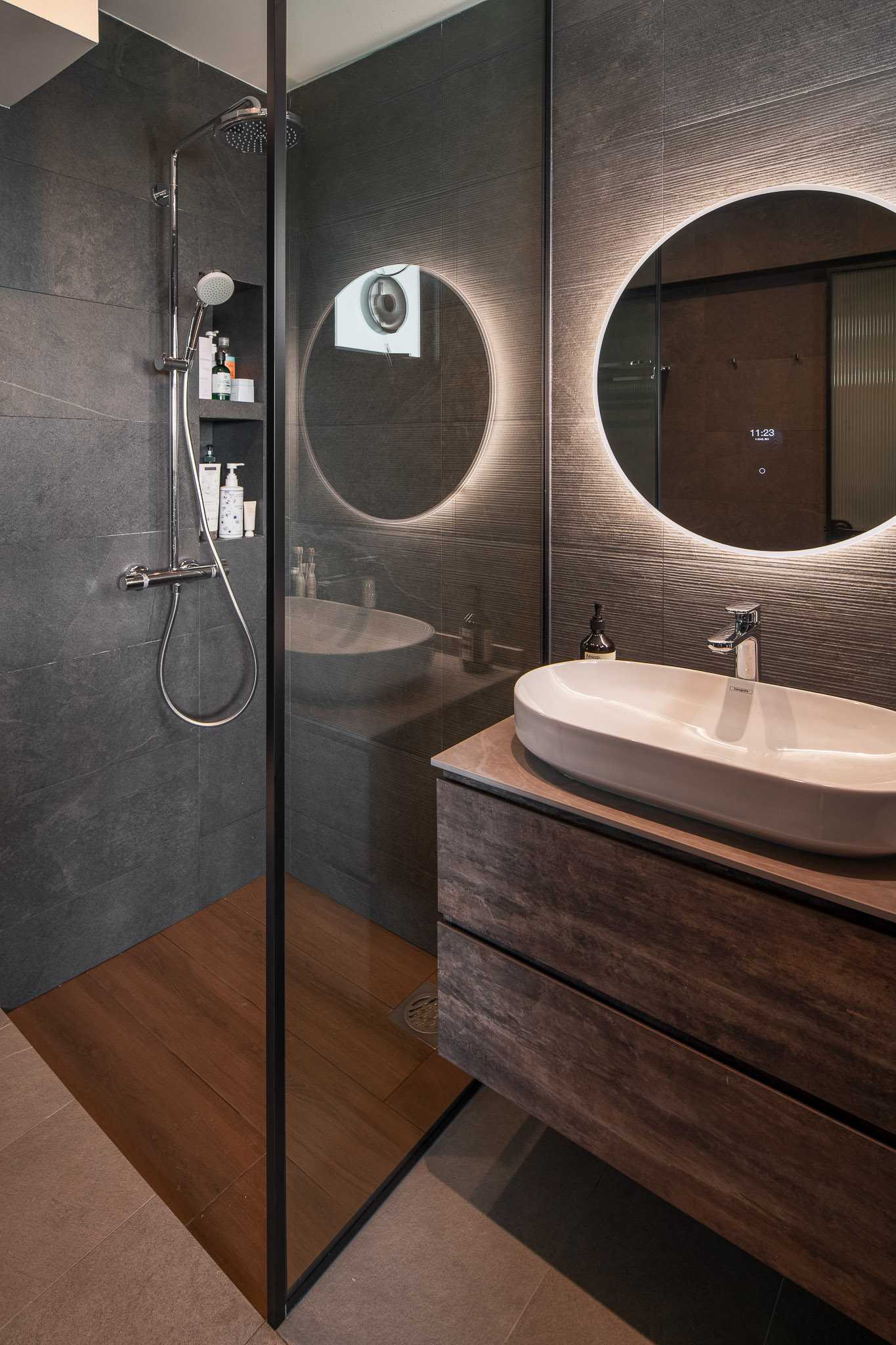 Scandinavian Bathroom with Countertop and Wood Flooring