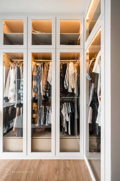 Contemporary Walk-in Wardrobe at Piermont Grand