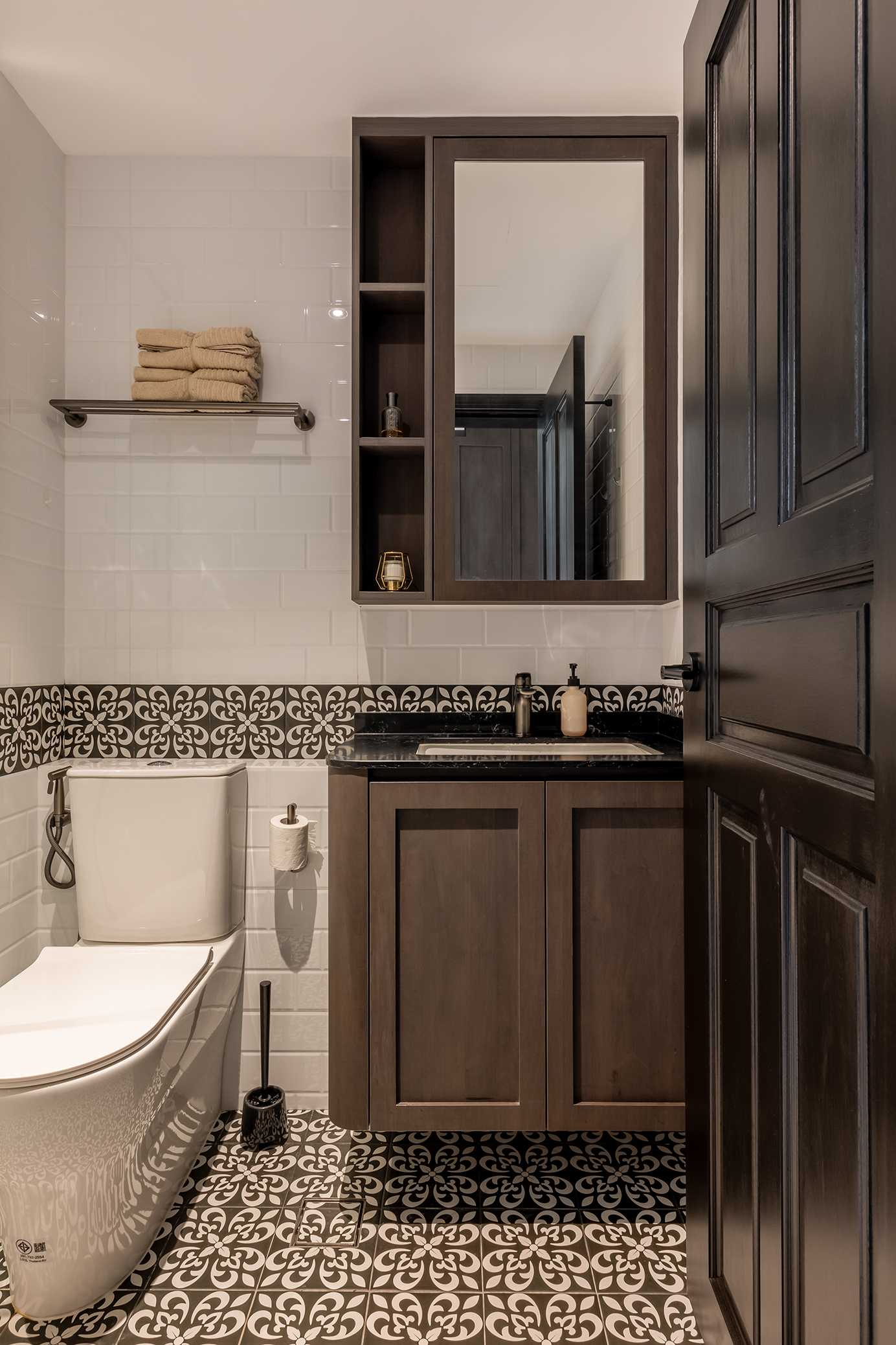 Modern Bathroom with Mirror and Shower Screen