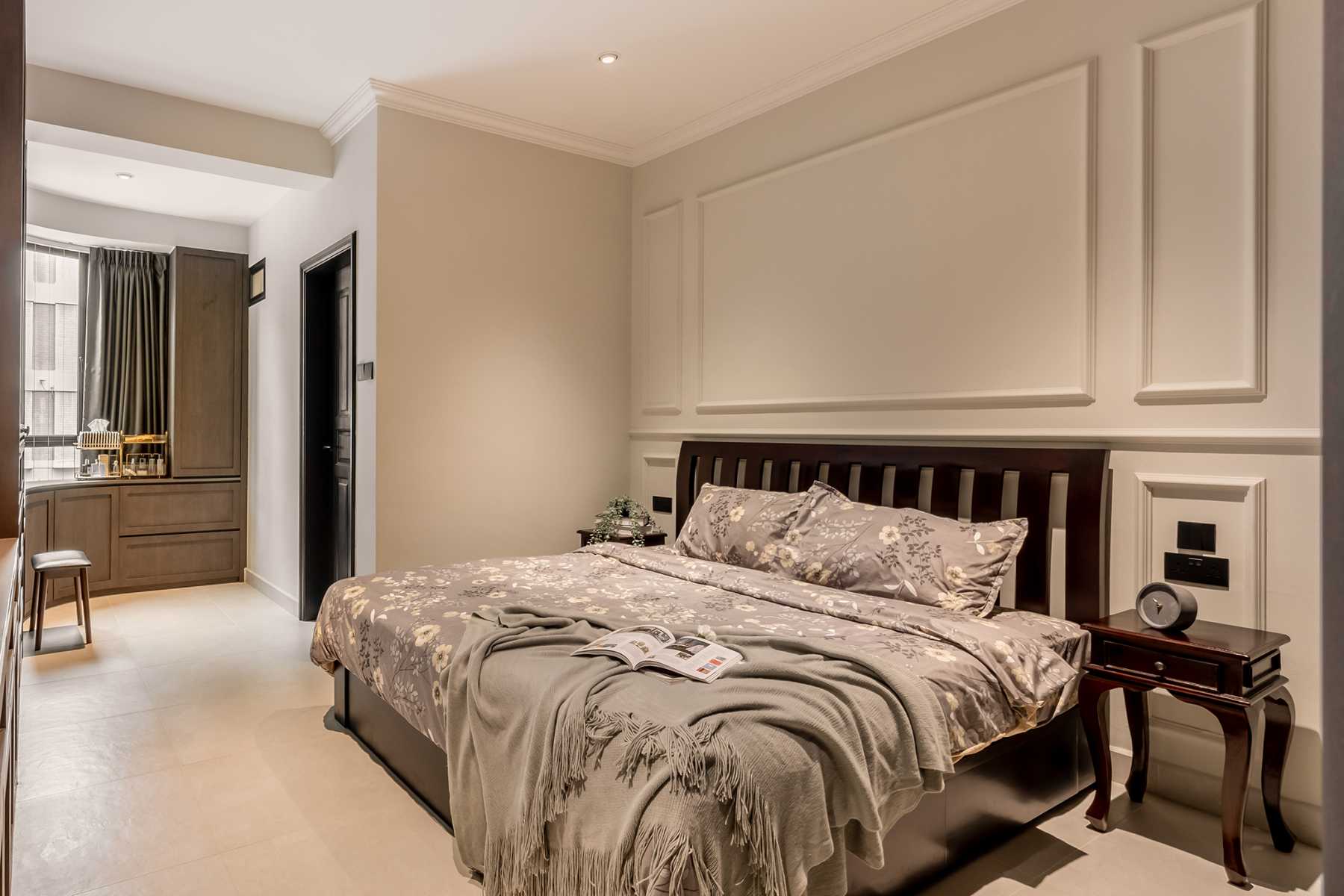 Modern Bedroom with Wardrobe and Closet