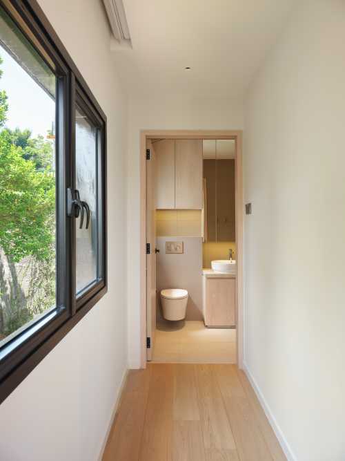 Minimalist Bathroom at Bunglow @ MTP