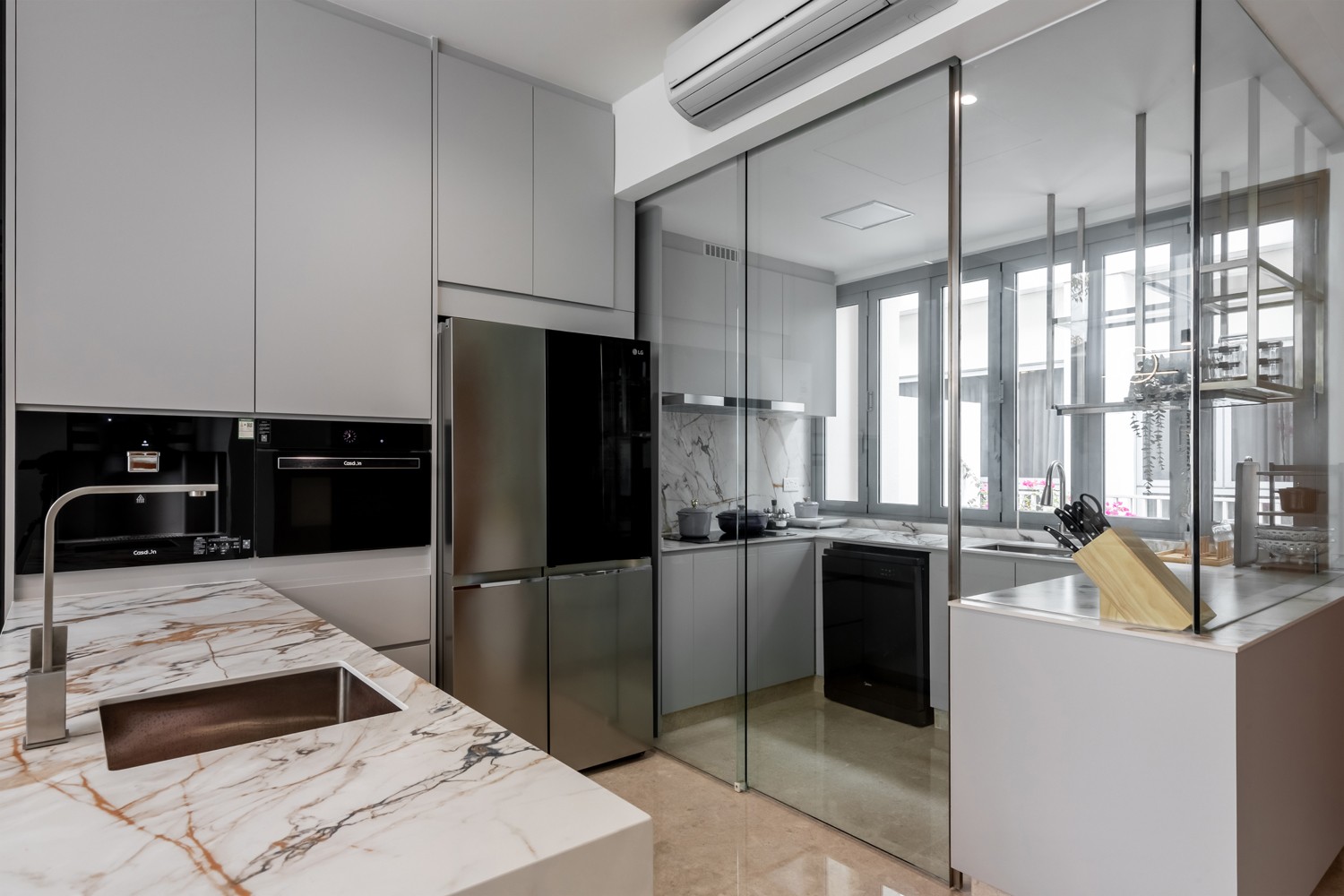 Modern Kitchen with Kitchen Island and Kitchen Accessories