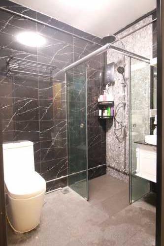 Modern Bathroom at 535 Bukit Batok