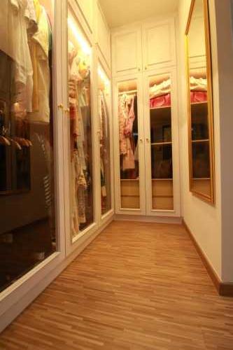 Modern Walk-in Wardrobe at 535 Bukit Batok