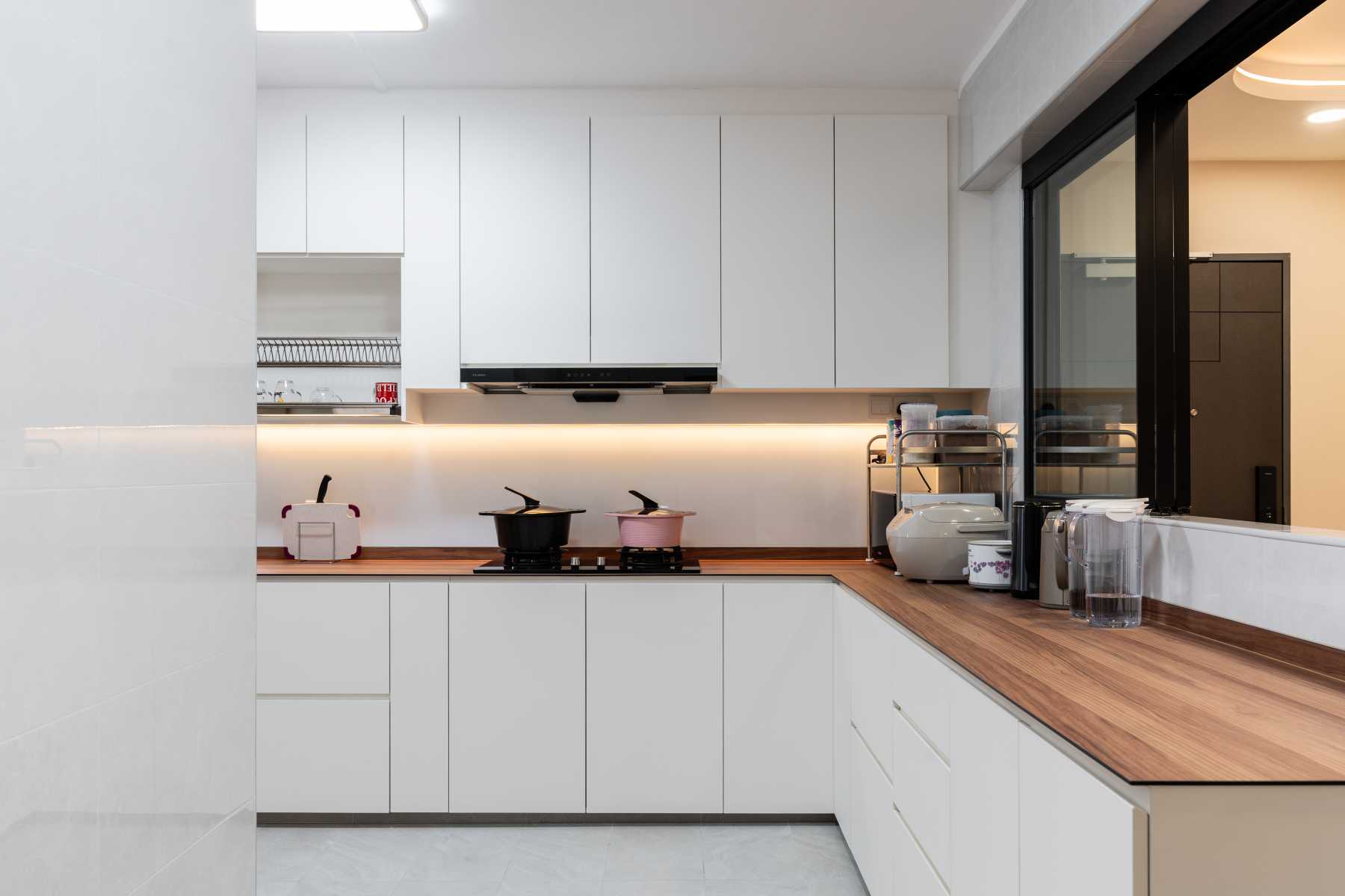 Scandinavian Kitchen with Homogeneous Tiles and Kitchen Window