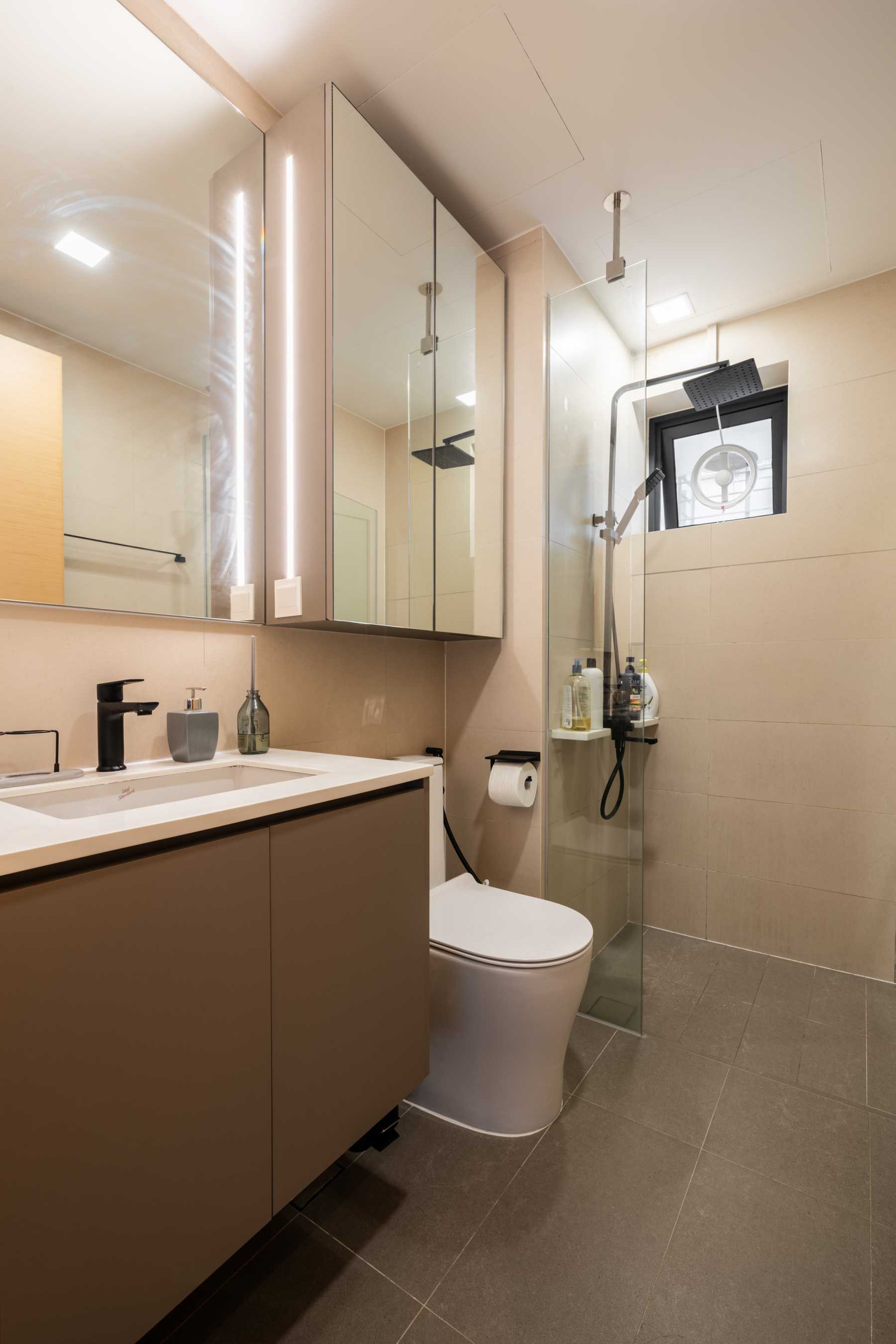 Contemporary Bathroom with Countertop and Vinyl Flooring