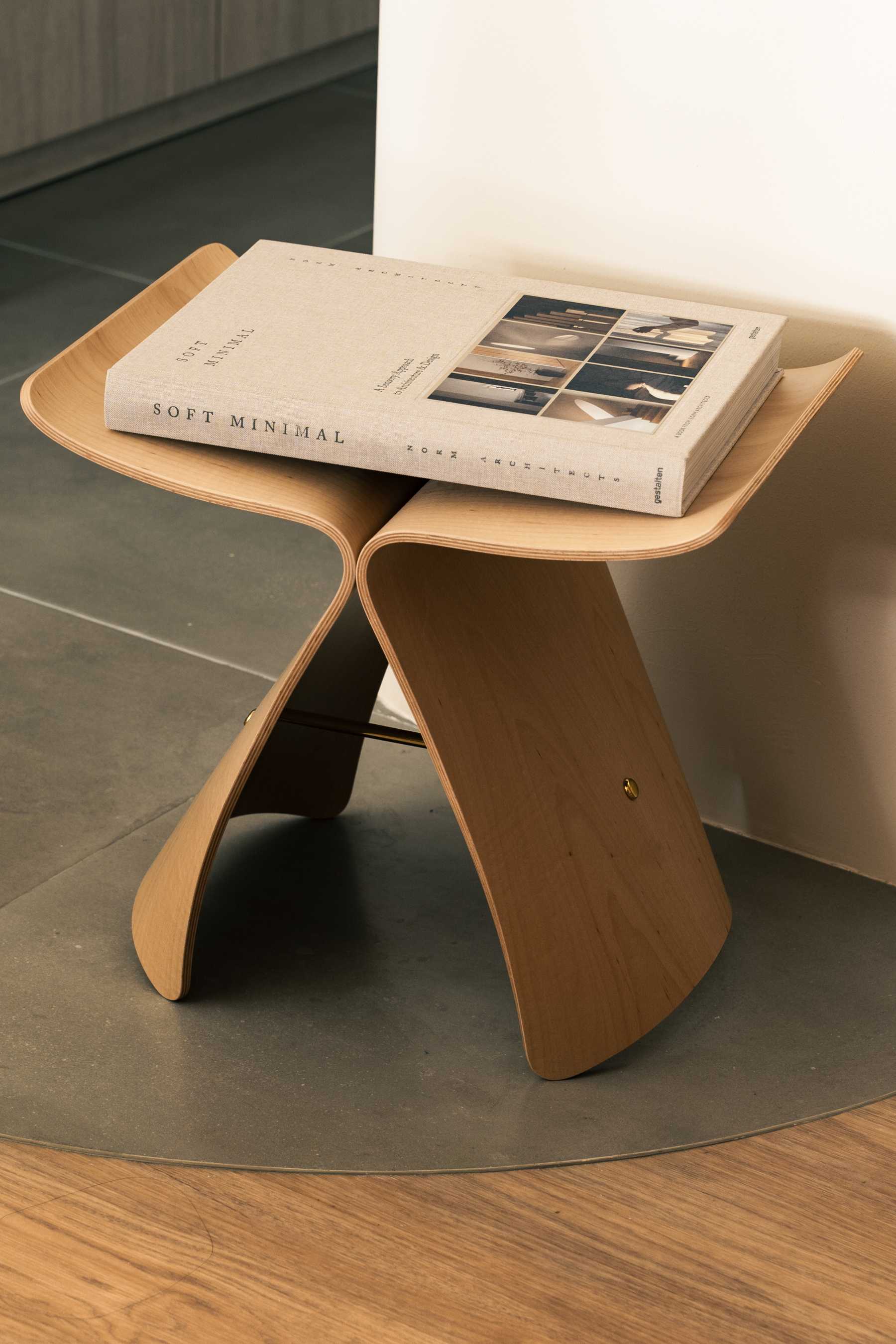 Scandinavian Living Room with Vinyl Flooring and Homogeneous Tiles