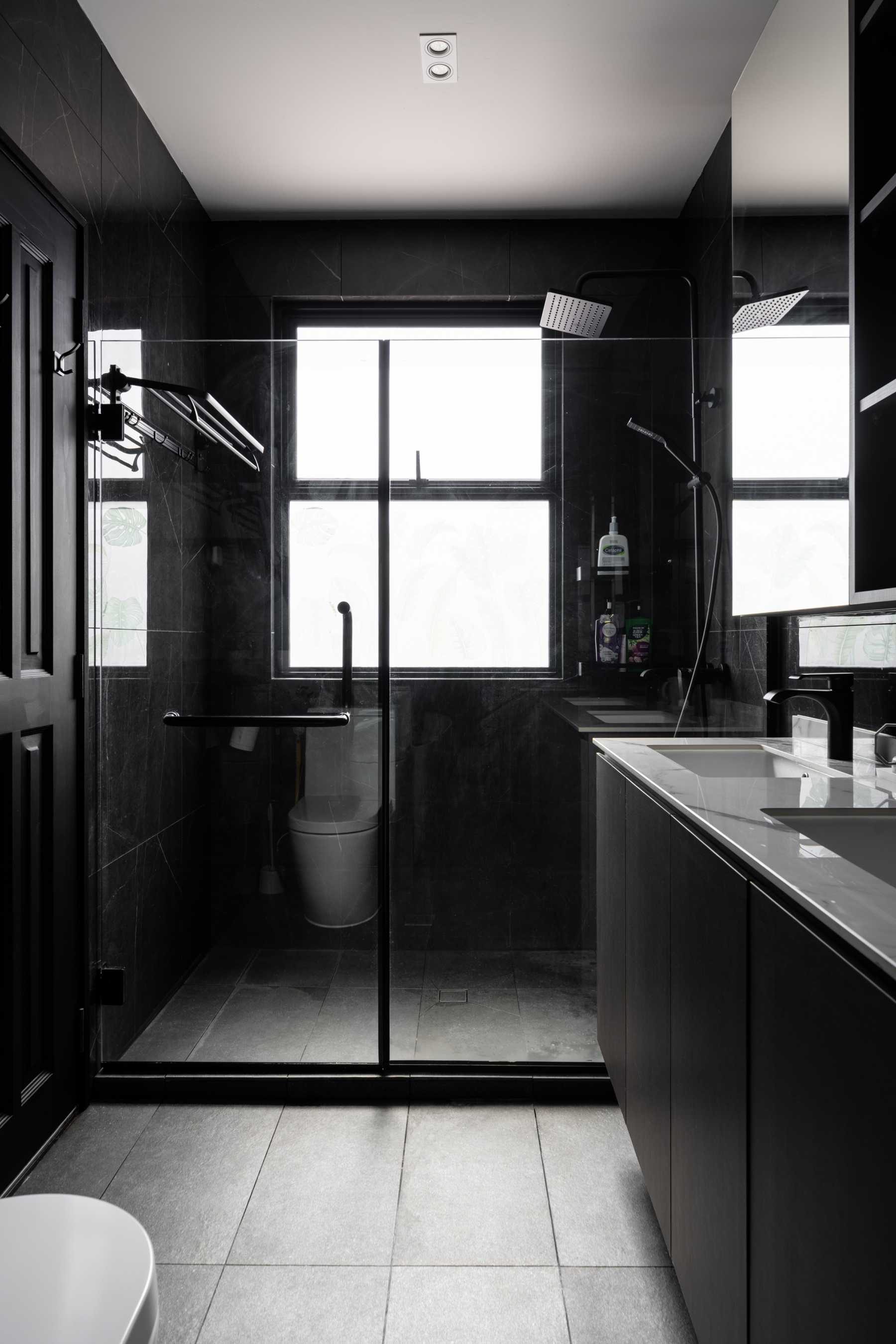 Eclectic Bathroom with Vinyl Flooring and Herringbone Tiling