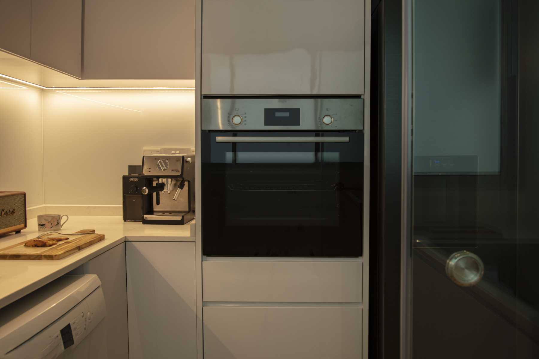 Scandinavian Kitchen with Countertop and Open Kitchen