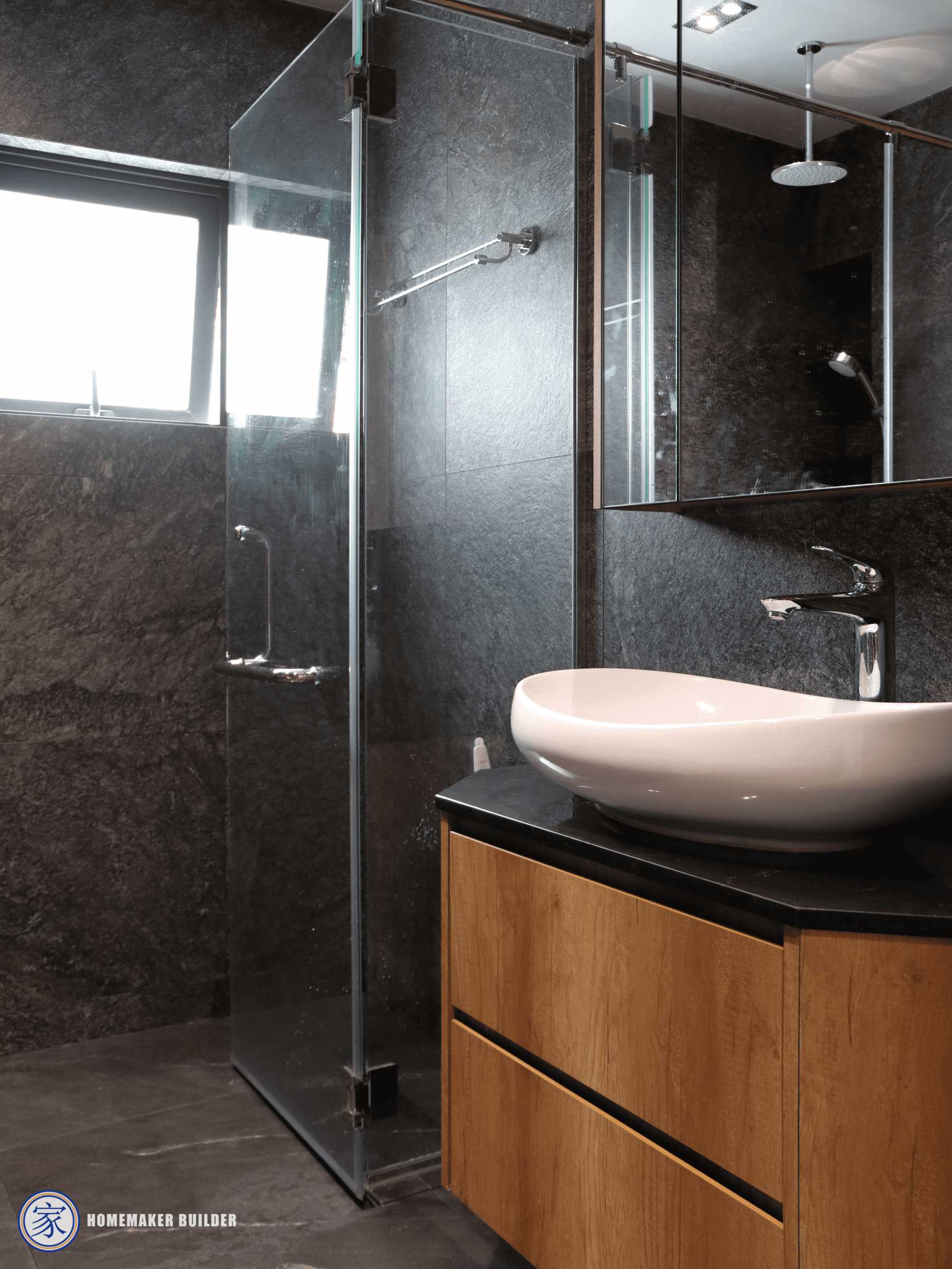 Modern Bathroom with Mirror and Bathroom Storage