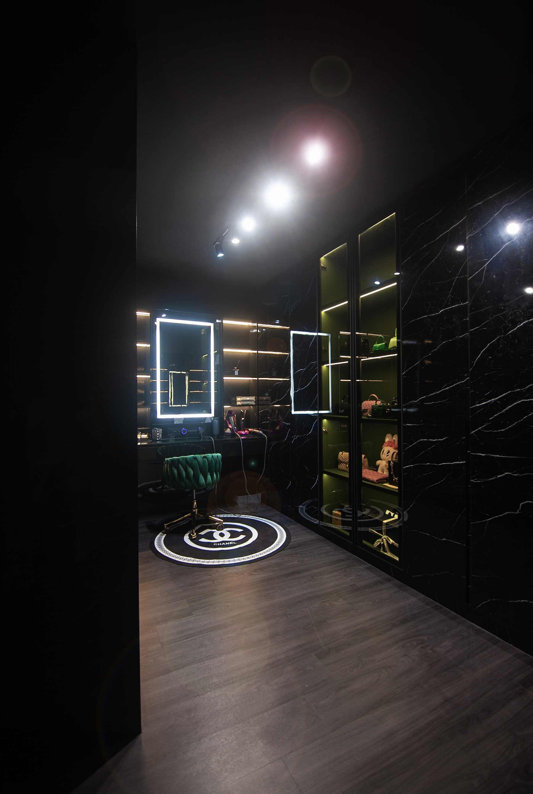 Modern Bedroom with Vinyl Flooring and Wardrobe