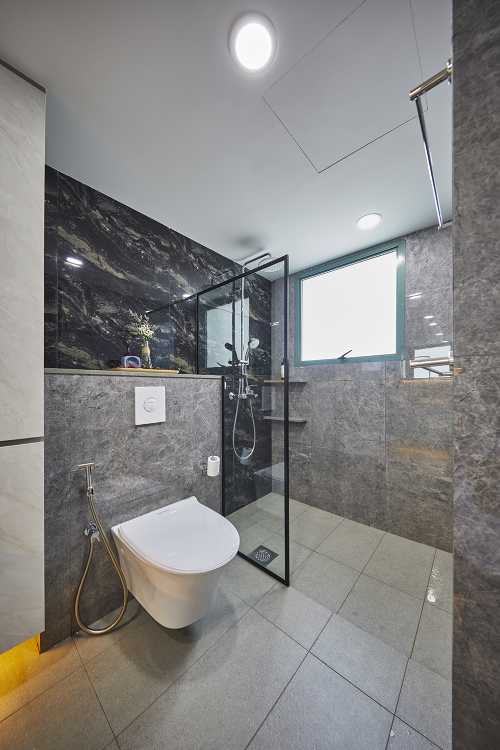 Modern Bathroom at Palm Gardens