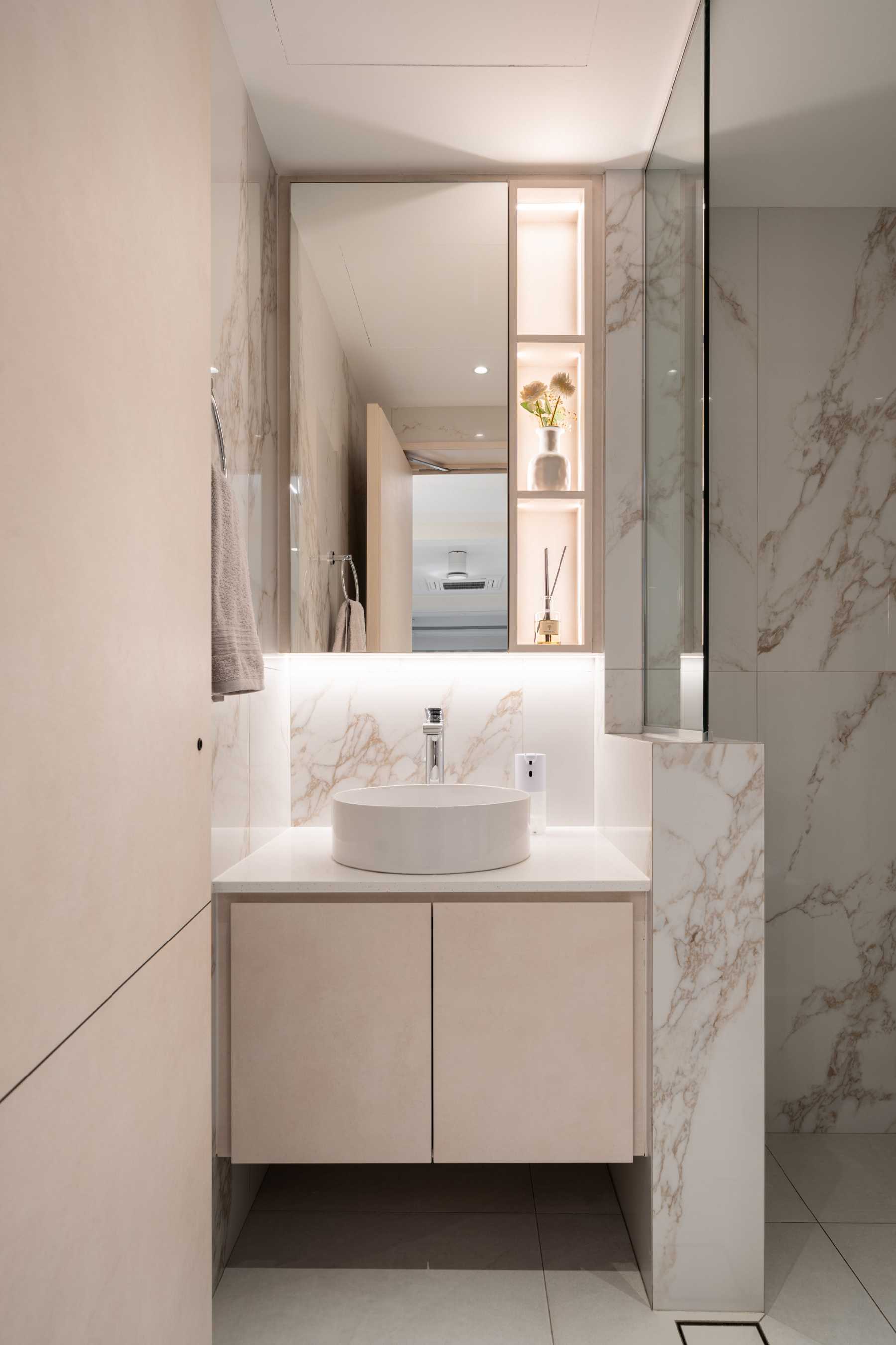Contemporary Bathroom with Marble Floor and Mirror