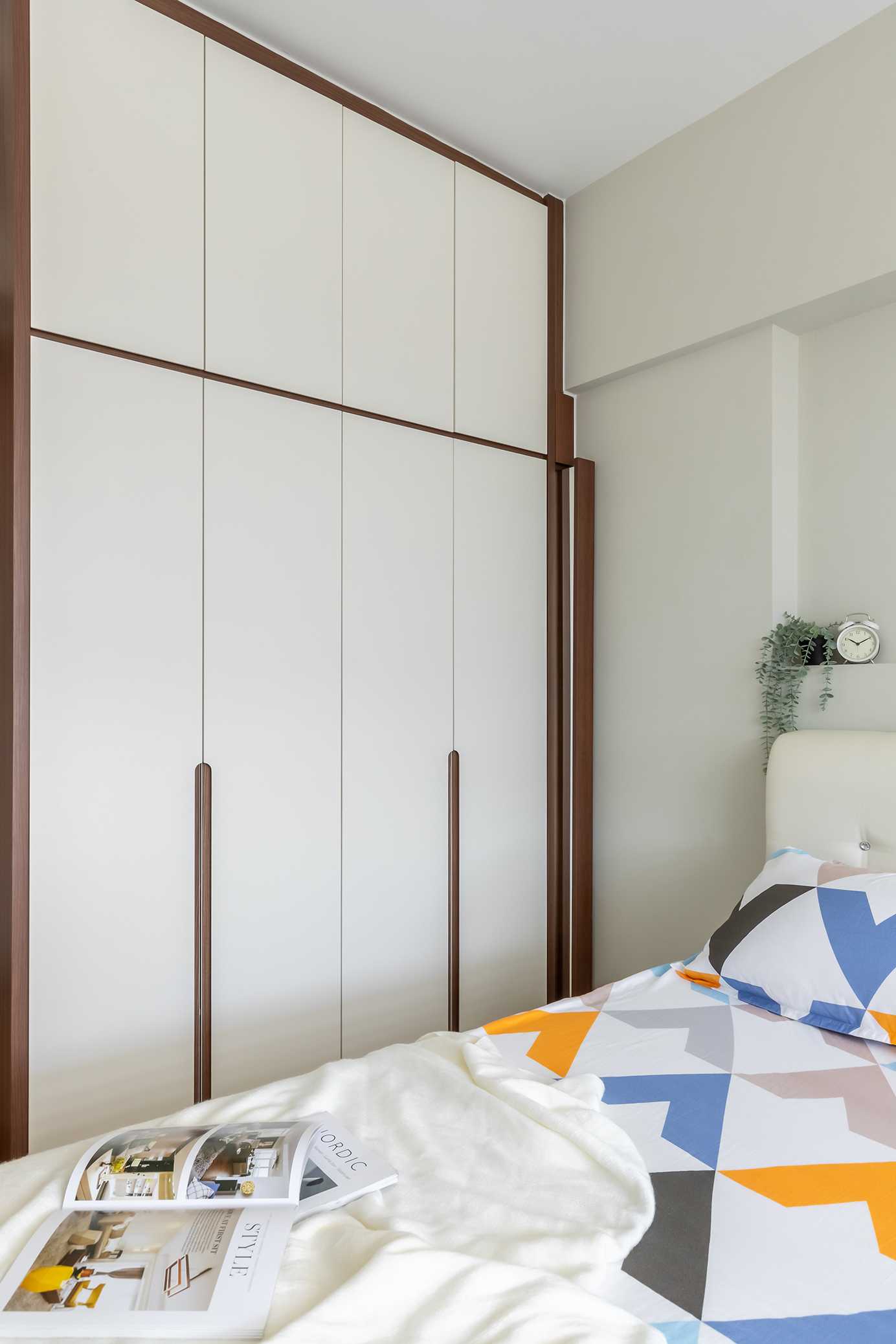 Contemporary Bedroom with Wardrobe and Queen Bed
