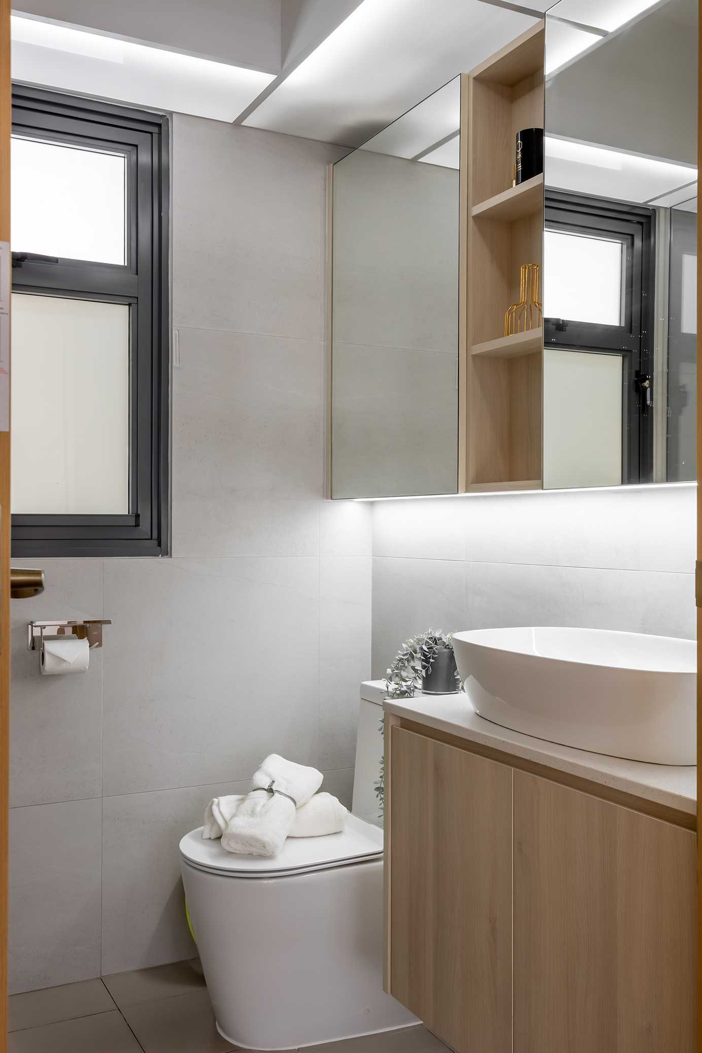 Minimalist Bathroom with Mirror and Bathroom Storage