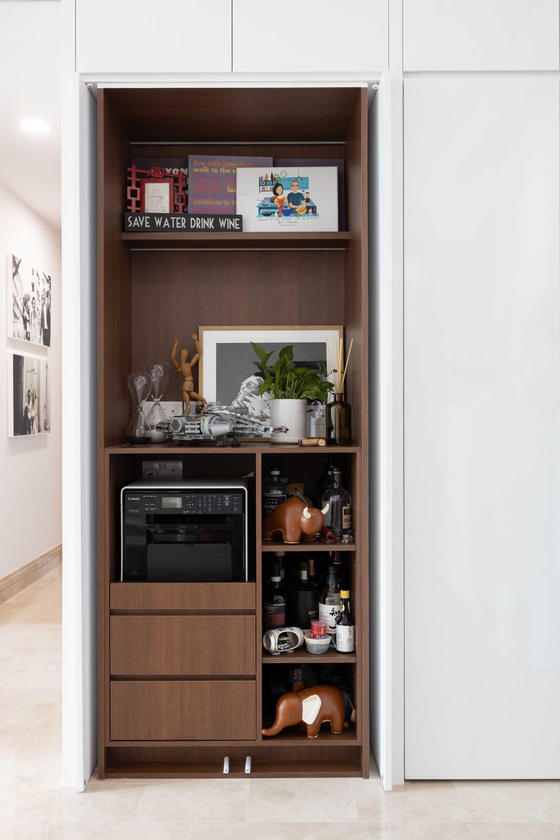 Modern Living Room with Console Table and Small Storage