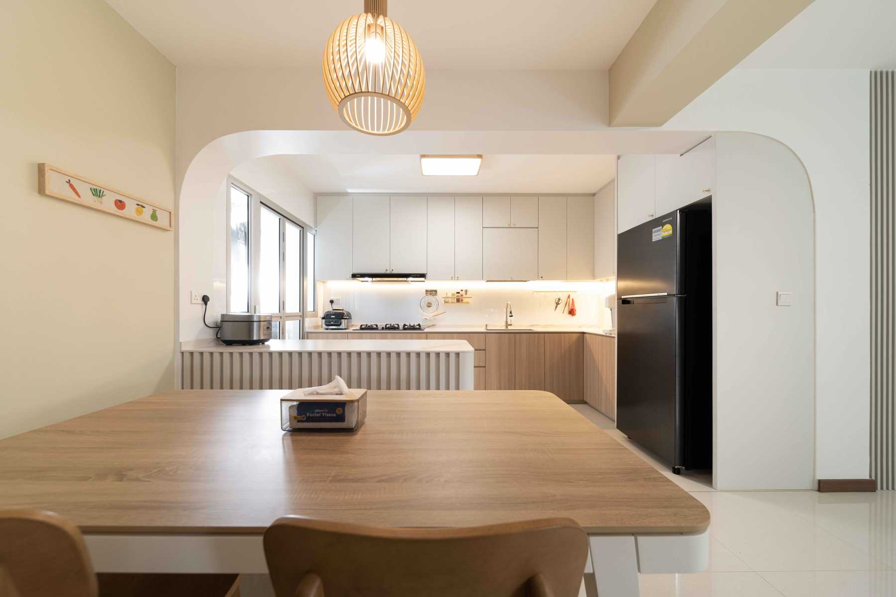 Contemporary Kitchen with Countertop and Homogeneous Tiles
