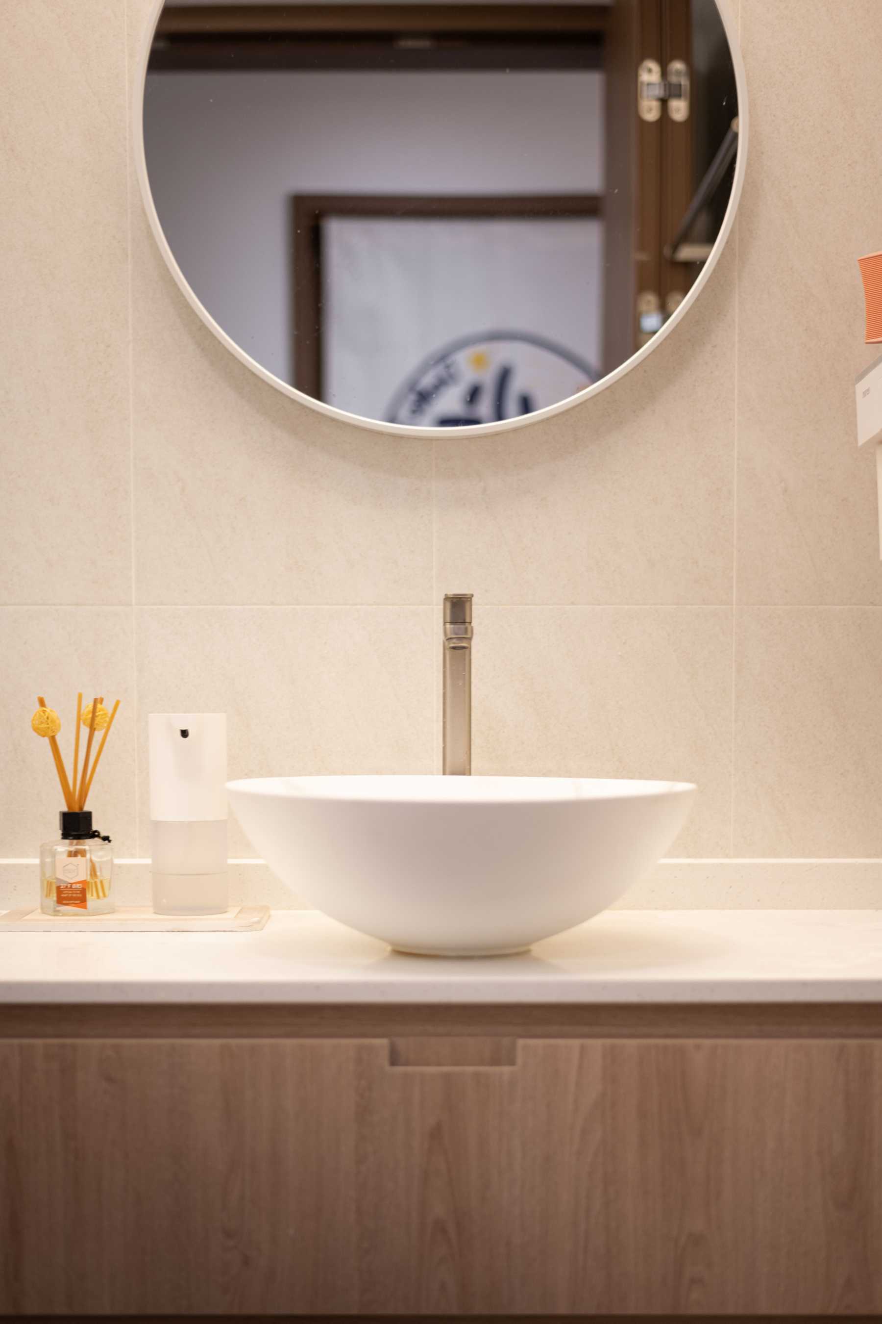 Contemporary Bathroom with Countertop and Mirror