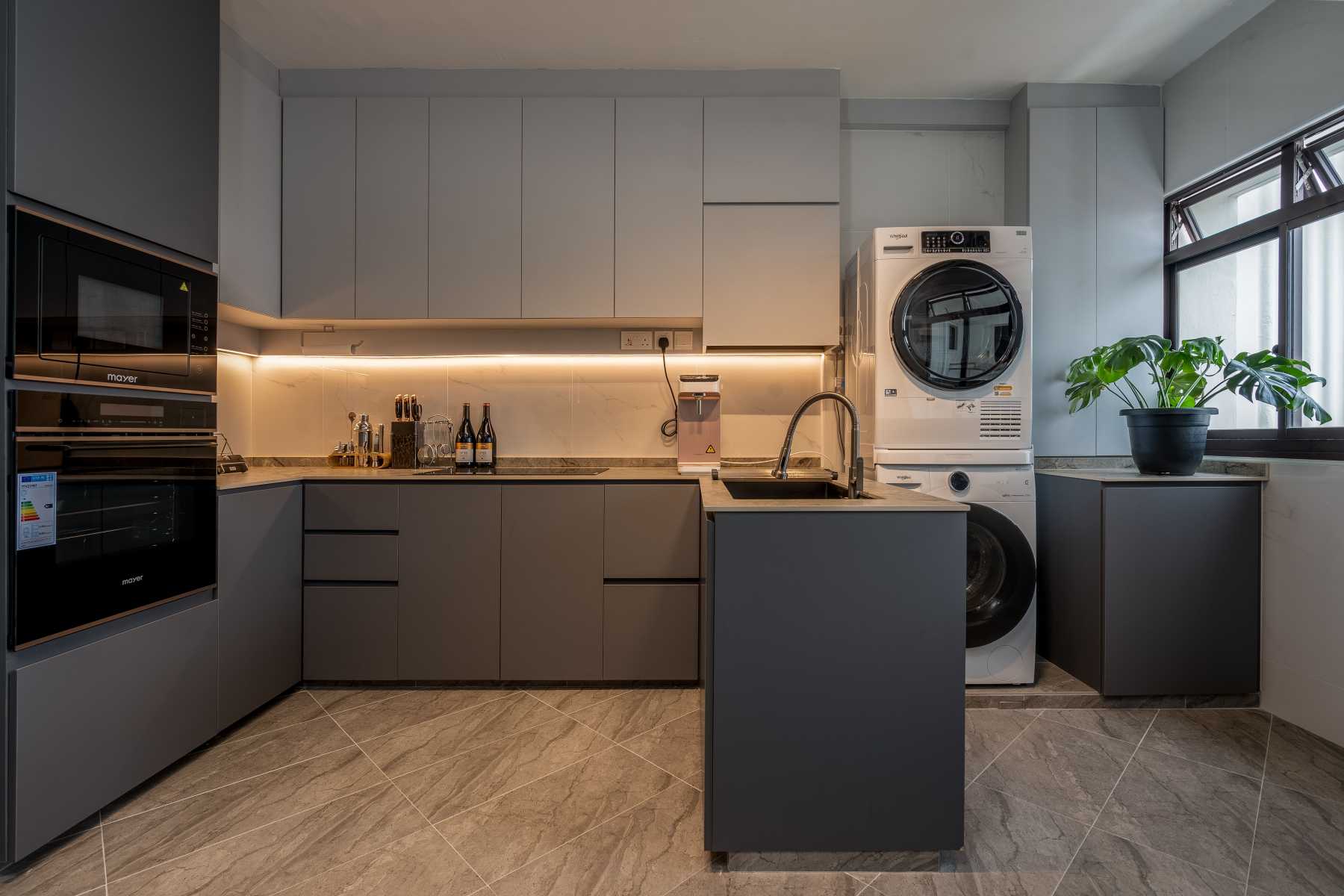 Modern Kitchen with Countertop and Kitchen Tap
