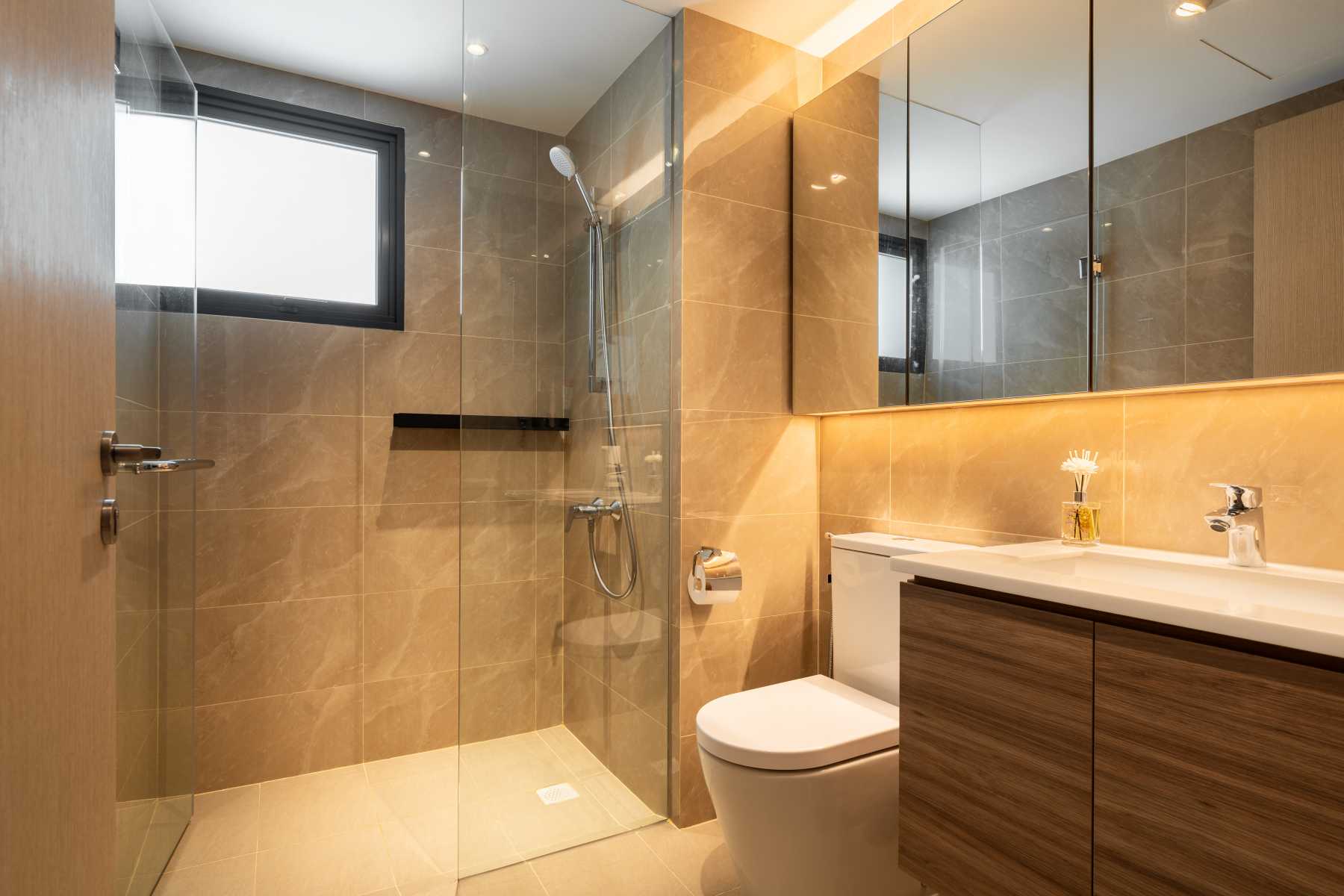 Minimalist Bathroom with Mirror and Bathroom Storage
