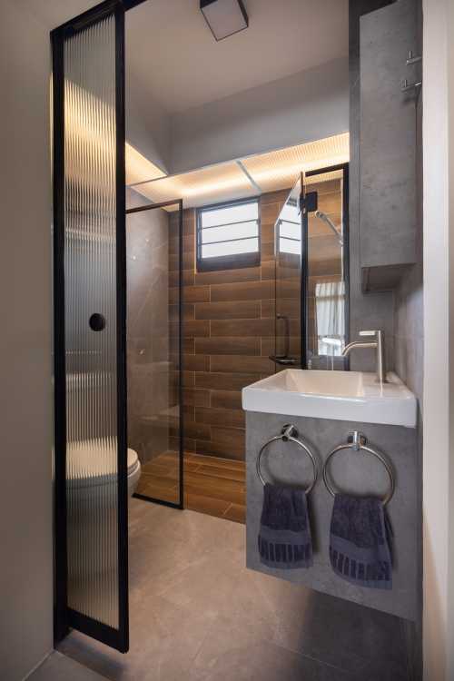 Scandinavian Bathroom at Pine Vista
