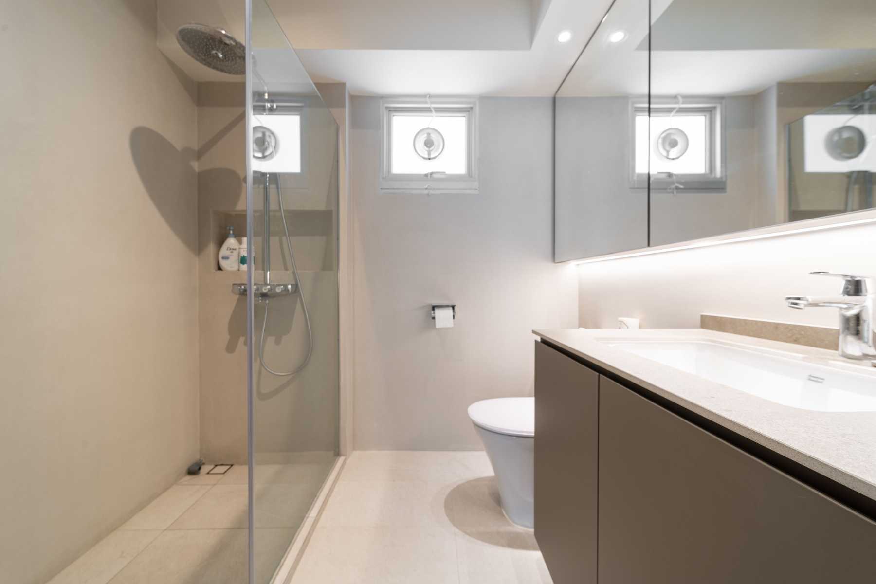 Minimalist Bathroom with Countertop and Homogeneous Tiles