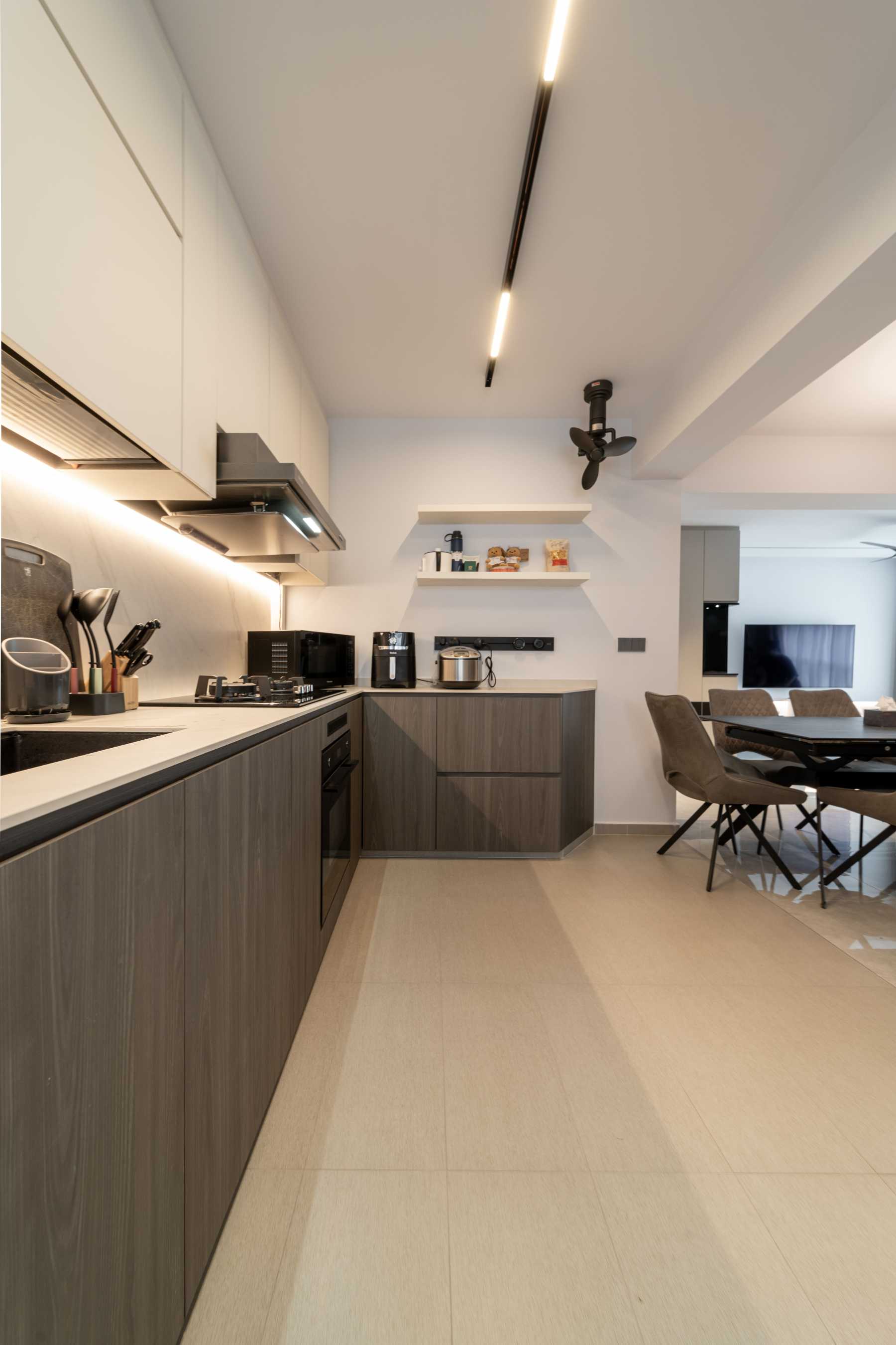Modern Kitchen with Countertop and Open Kitchen