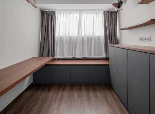 Contemporary Home Office at 139A Toa Payoh Lor 1A