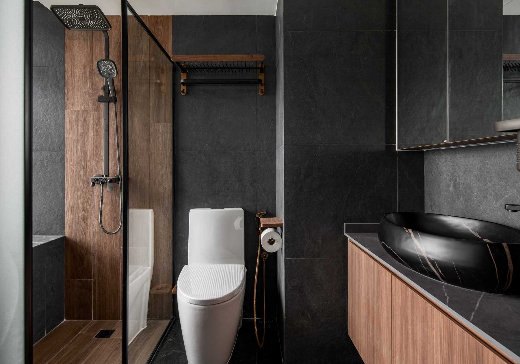 Contemporary Bathroom with Countertop and Wood Flooring