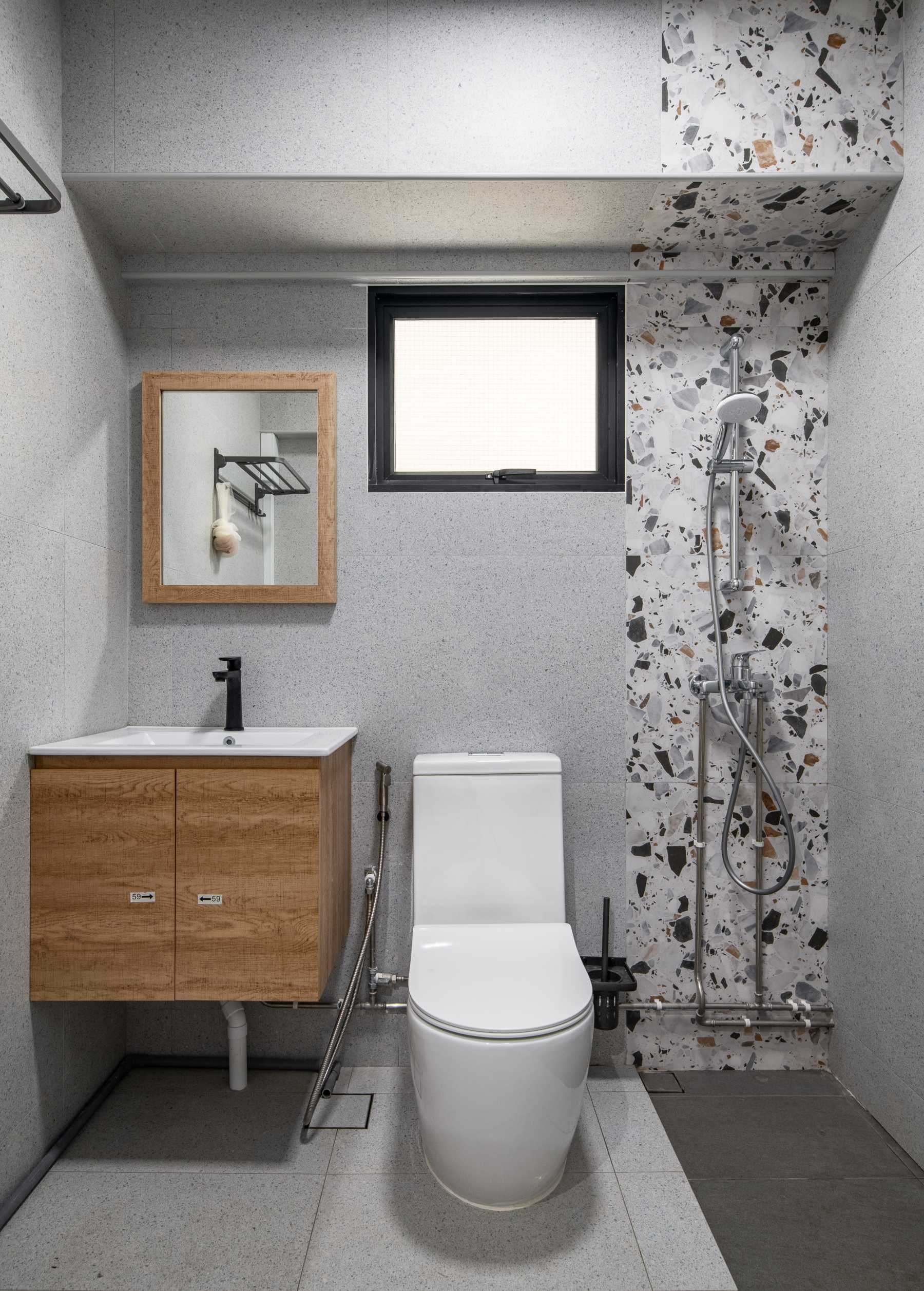Contemporary Bathroom with Homogeneous Tiles and Mirror