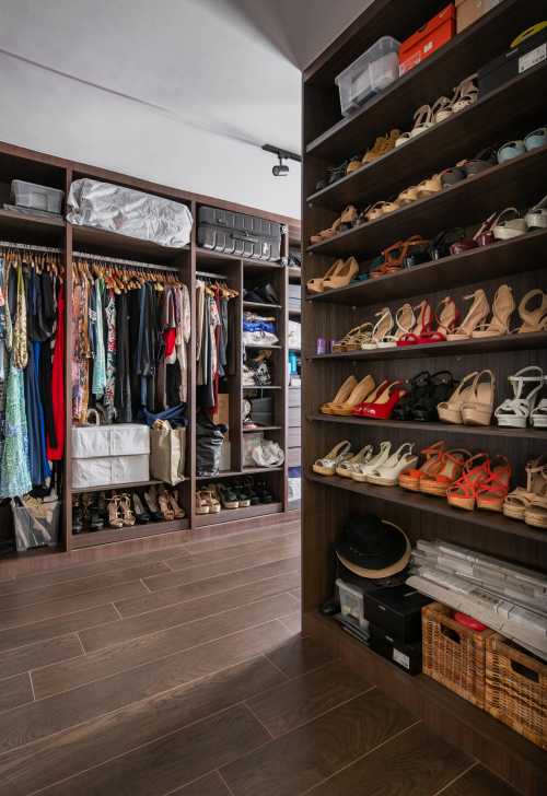 Country Walk-in Wardrobe at 293 Yishun Street 22