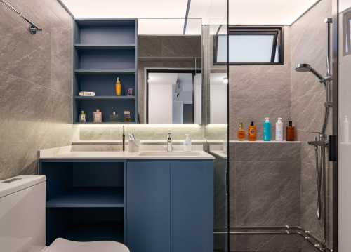 Contemporary Bathroom at 113A McNair Road
