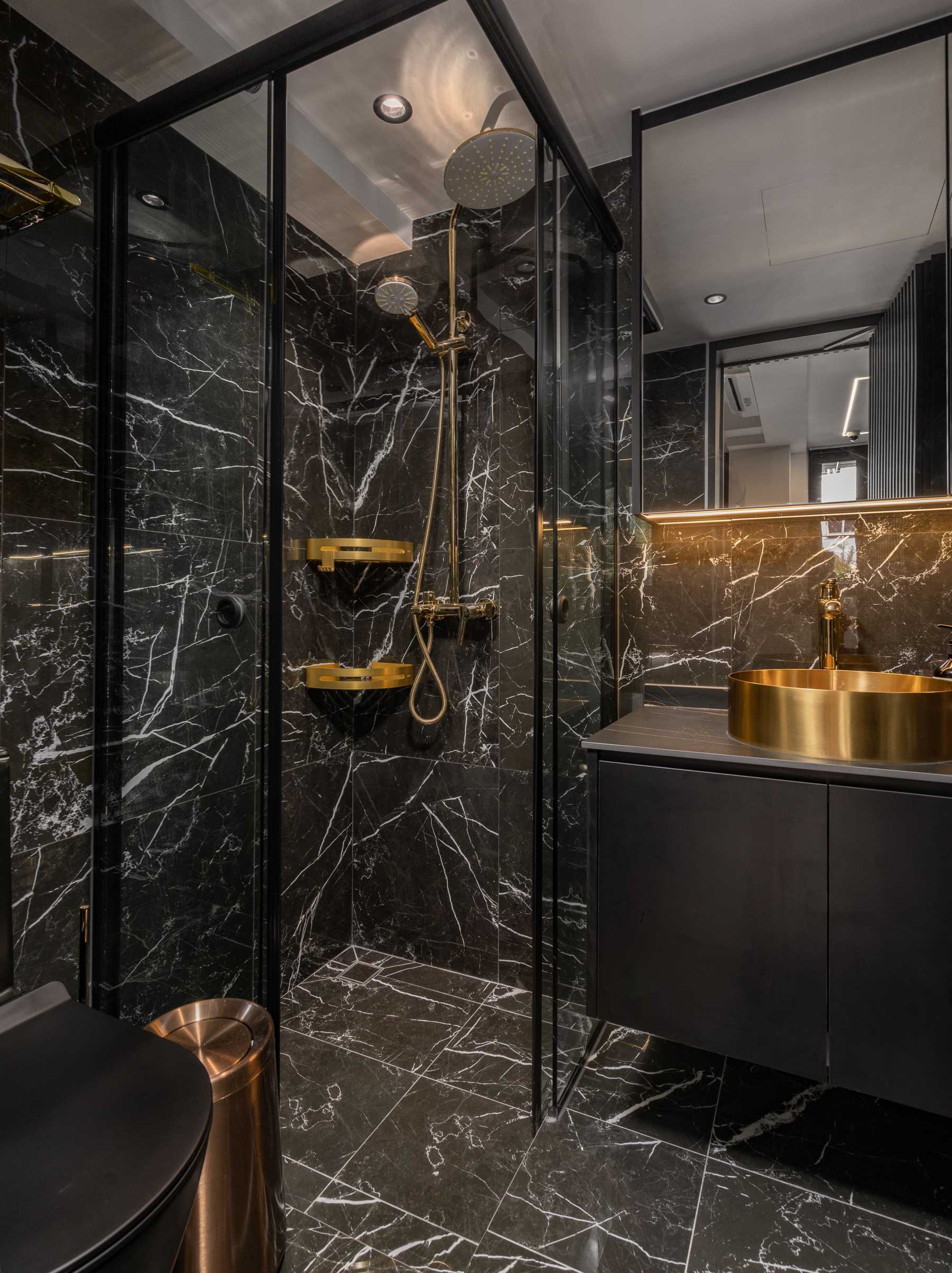 Modern Bathroom with Homogeneous Tiles and Mirror
