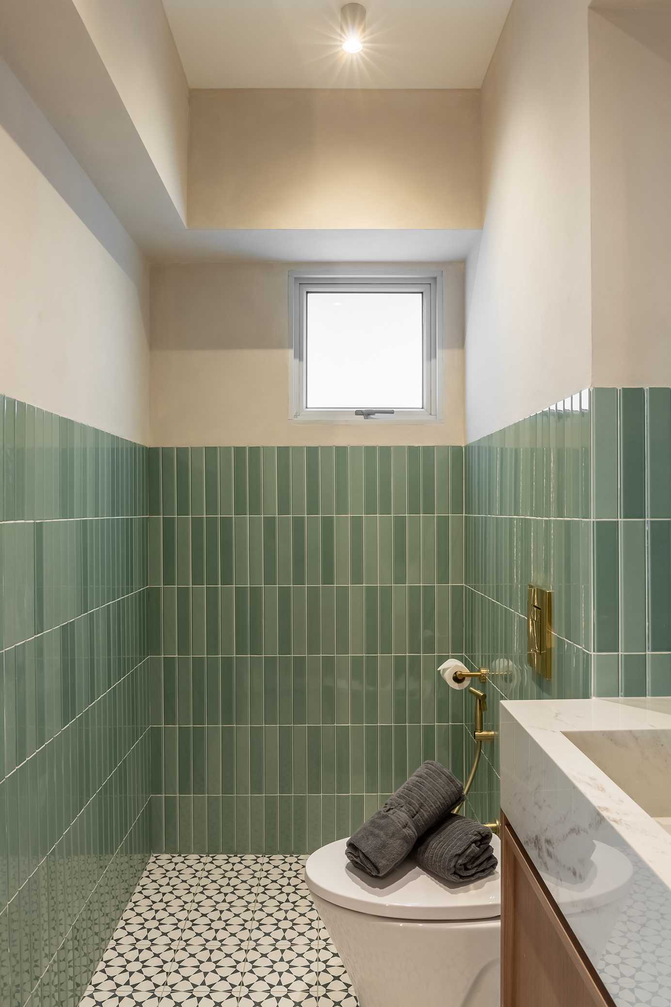 Modern Bathroom with Mirror and Bathroom Storage