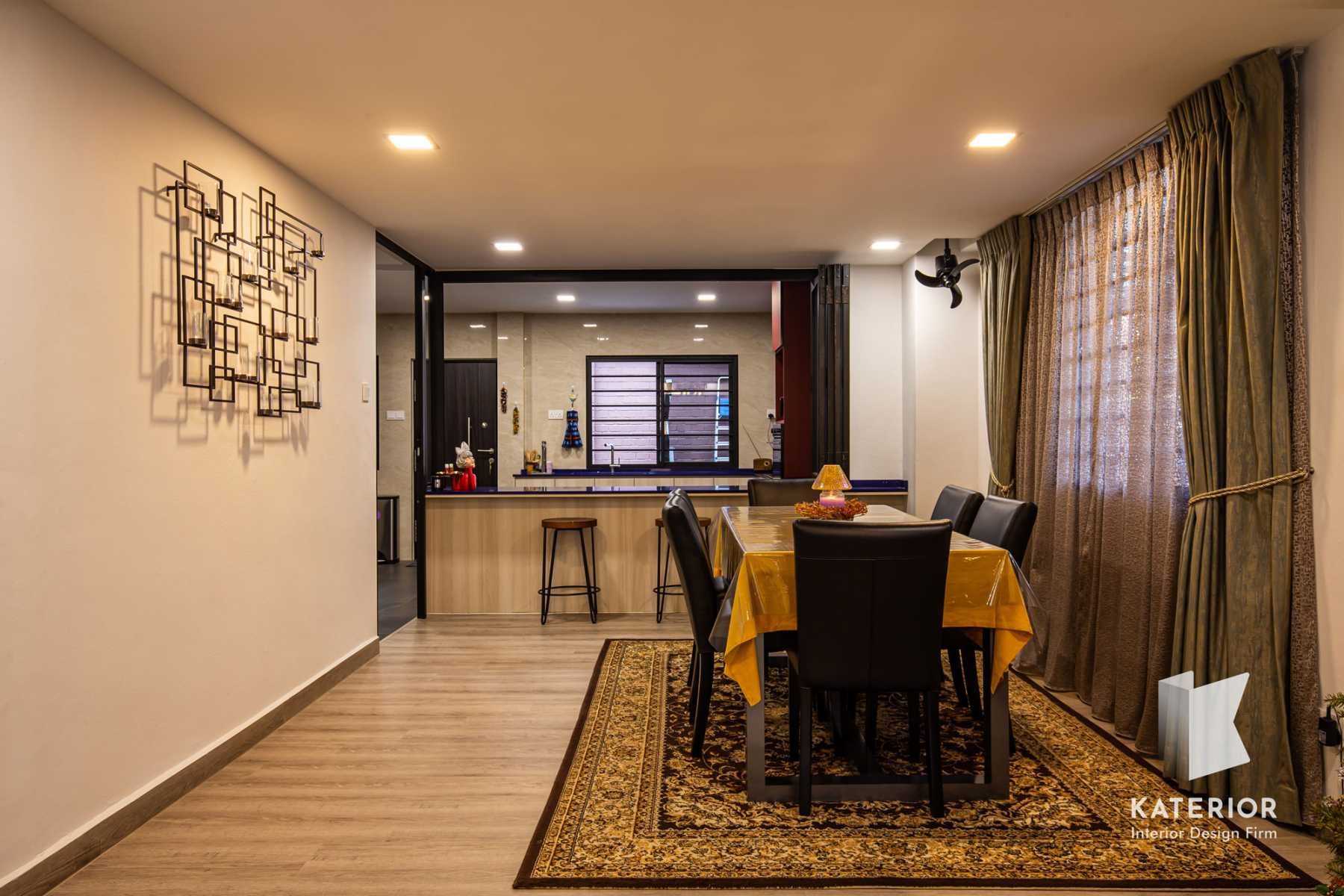 Country Dining Room with Drop Ceiling and Dining Table