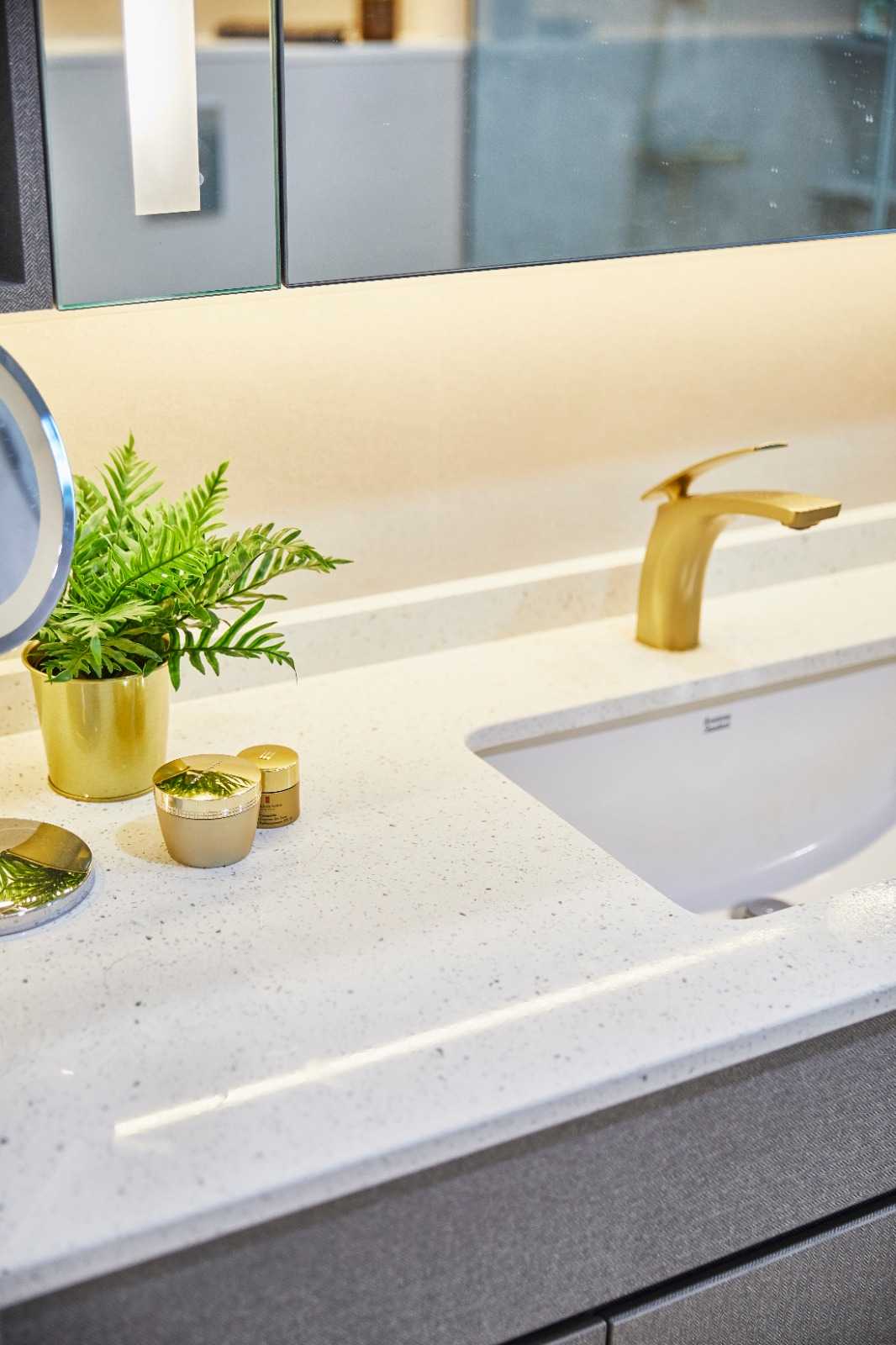 Minimalist Bathroom with Parquet Floor and Mirror