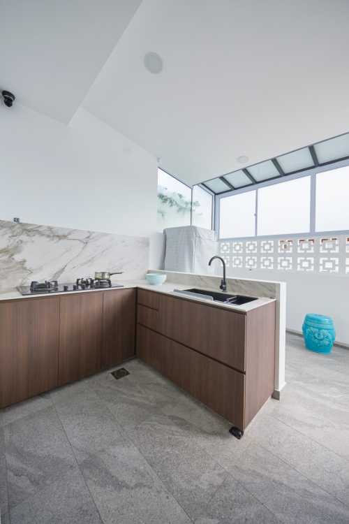 Minimalist Kitchen at Ah Soo Garden