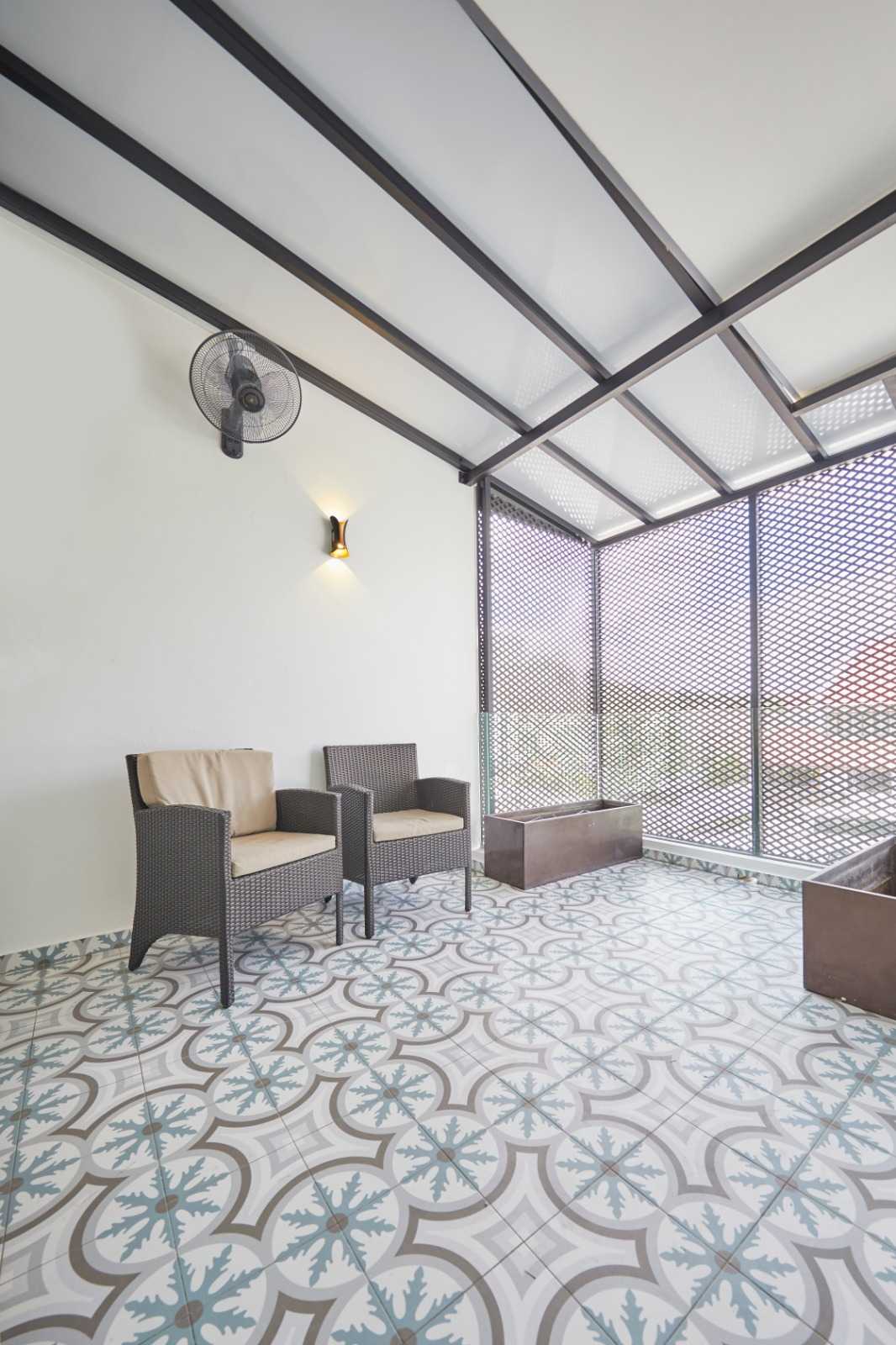 Minimalist Rooftop with Outdoor Table and Outdoor Lighting