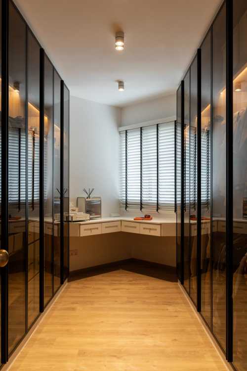 Minimalist Walk-in Wardrobe at 261A Sengkang East Ave