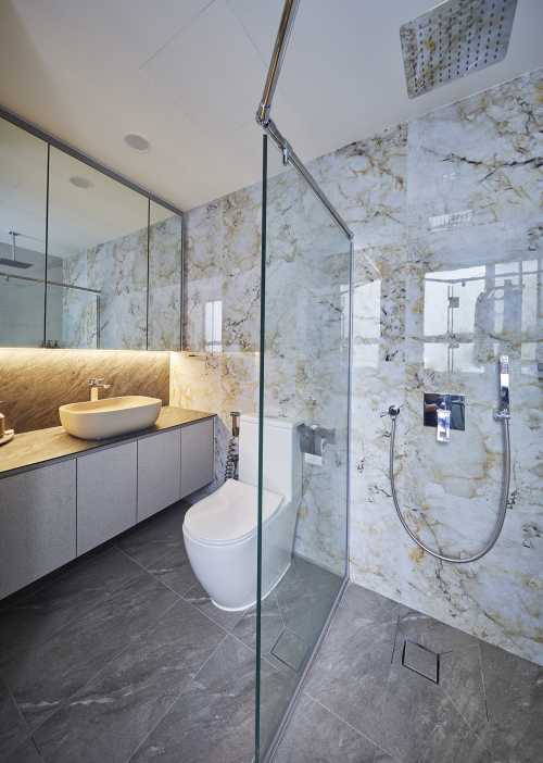 Modern Bathroom at 28 Bayshore Road