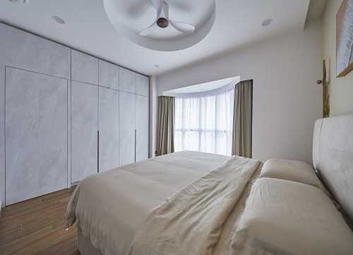 Modern Bedroom at 28 Bayshore Road