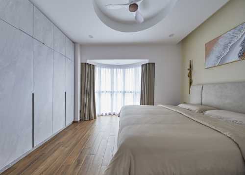 Modern Bedroom at 28 Bayshore Road