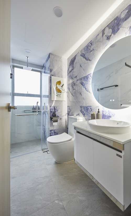 Modern Bathroom at 28 Bayshore Road